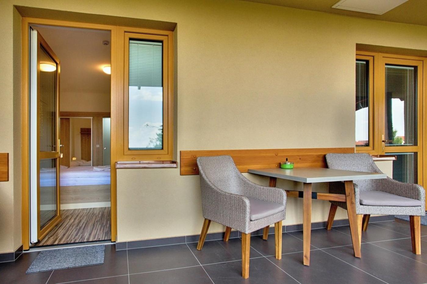 Deluxe Double Room with Shower photo 2