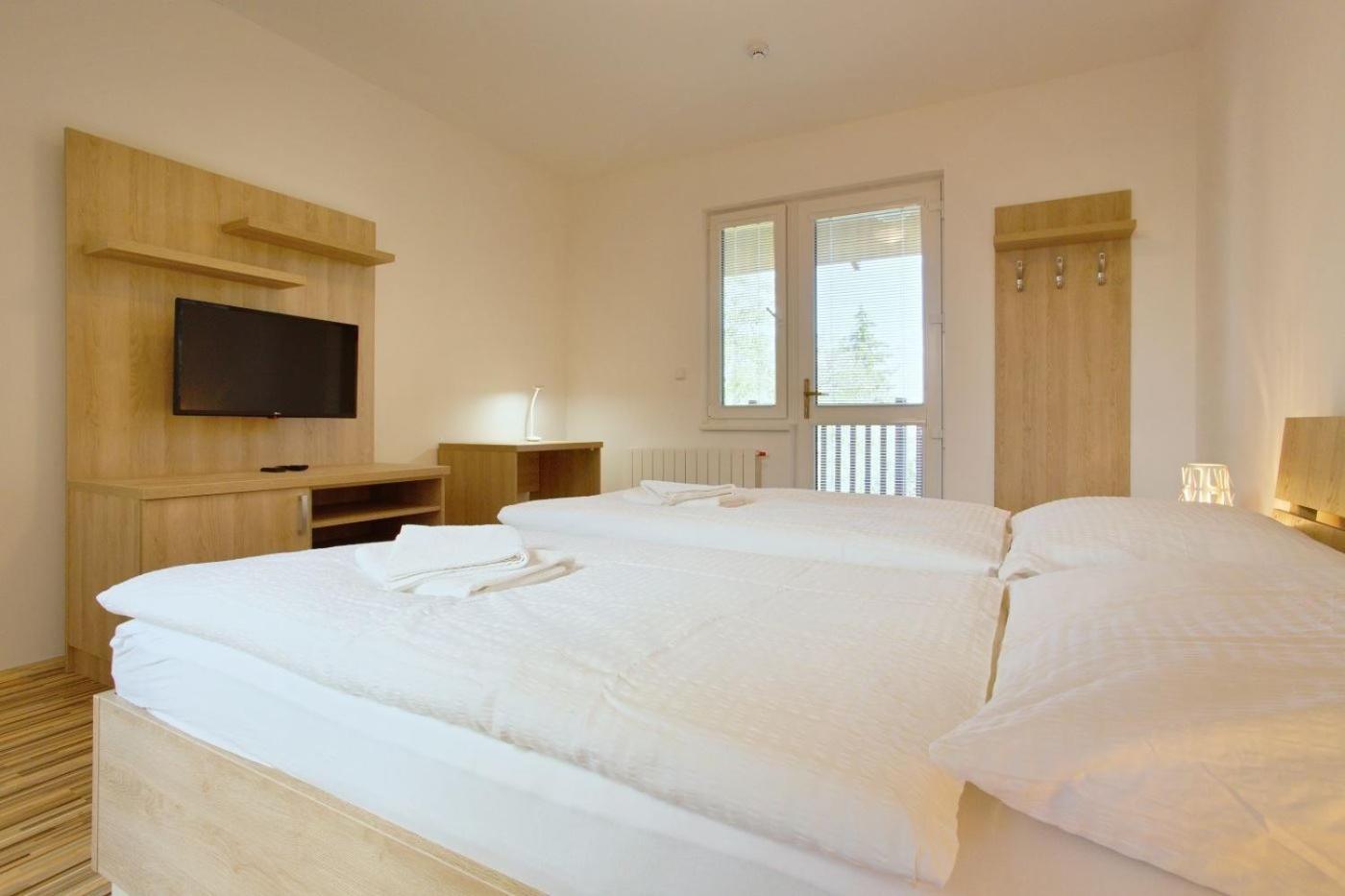Deluxe Double Room with Shower photo 2