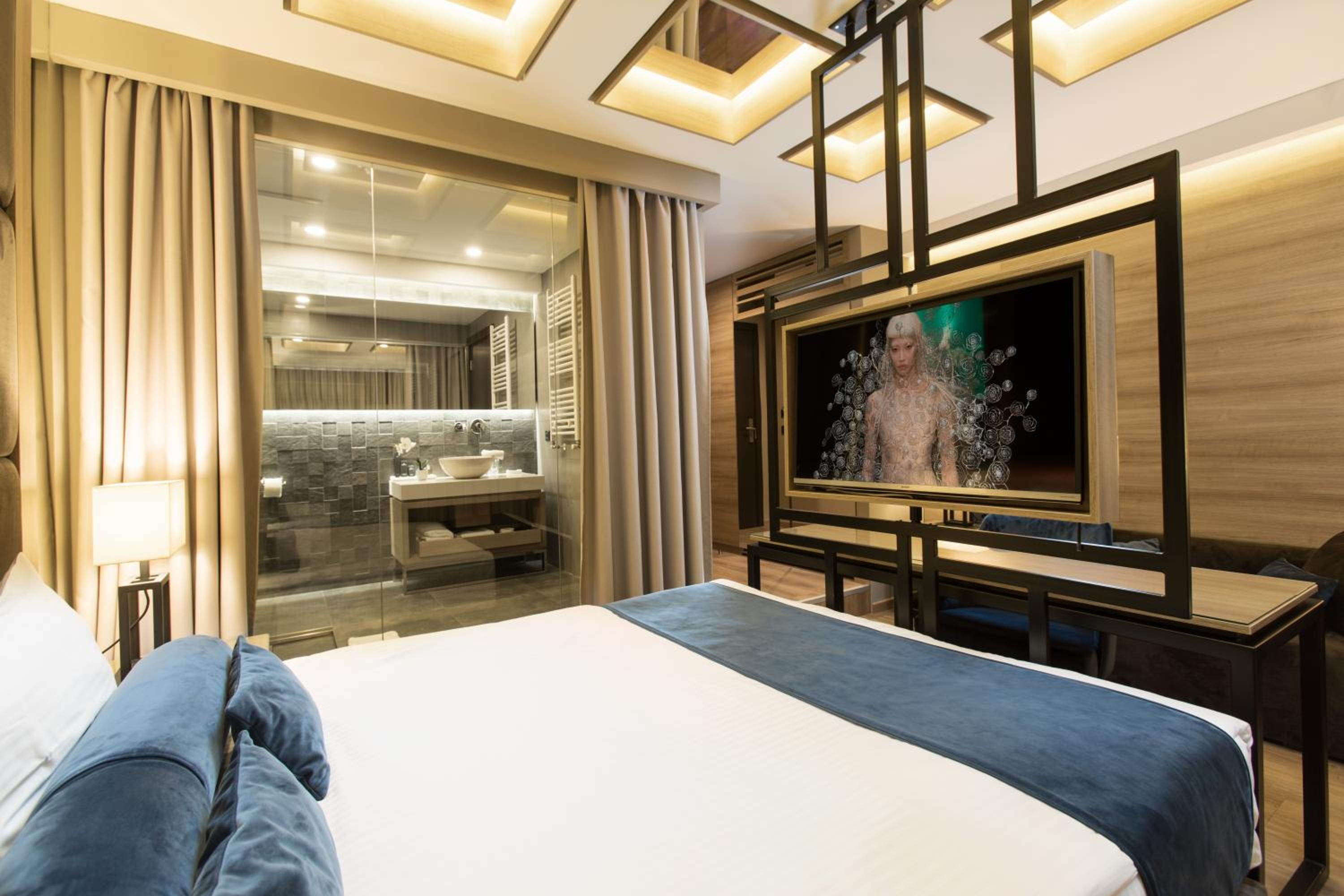 Deluxe Suite photo 3