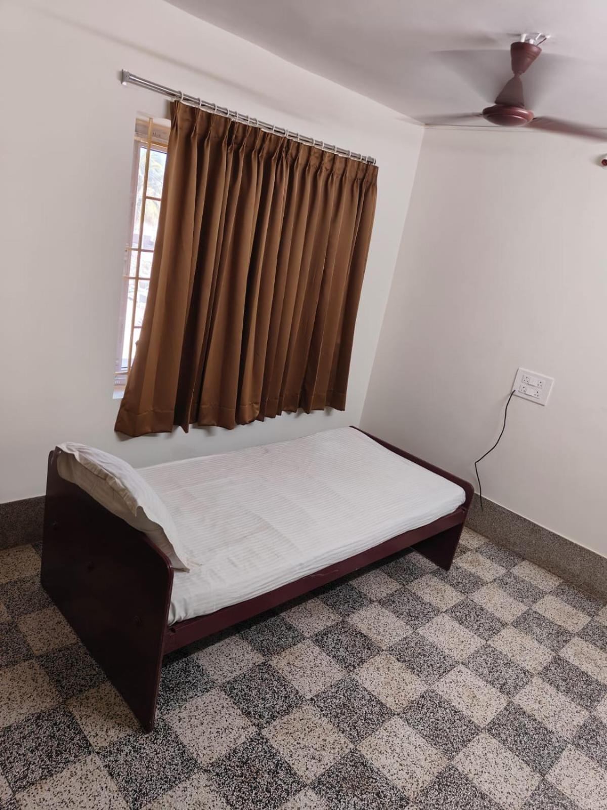 Single Room with Shared Bathroom