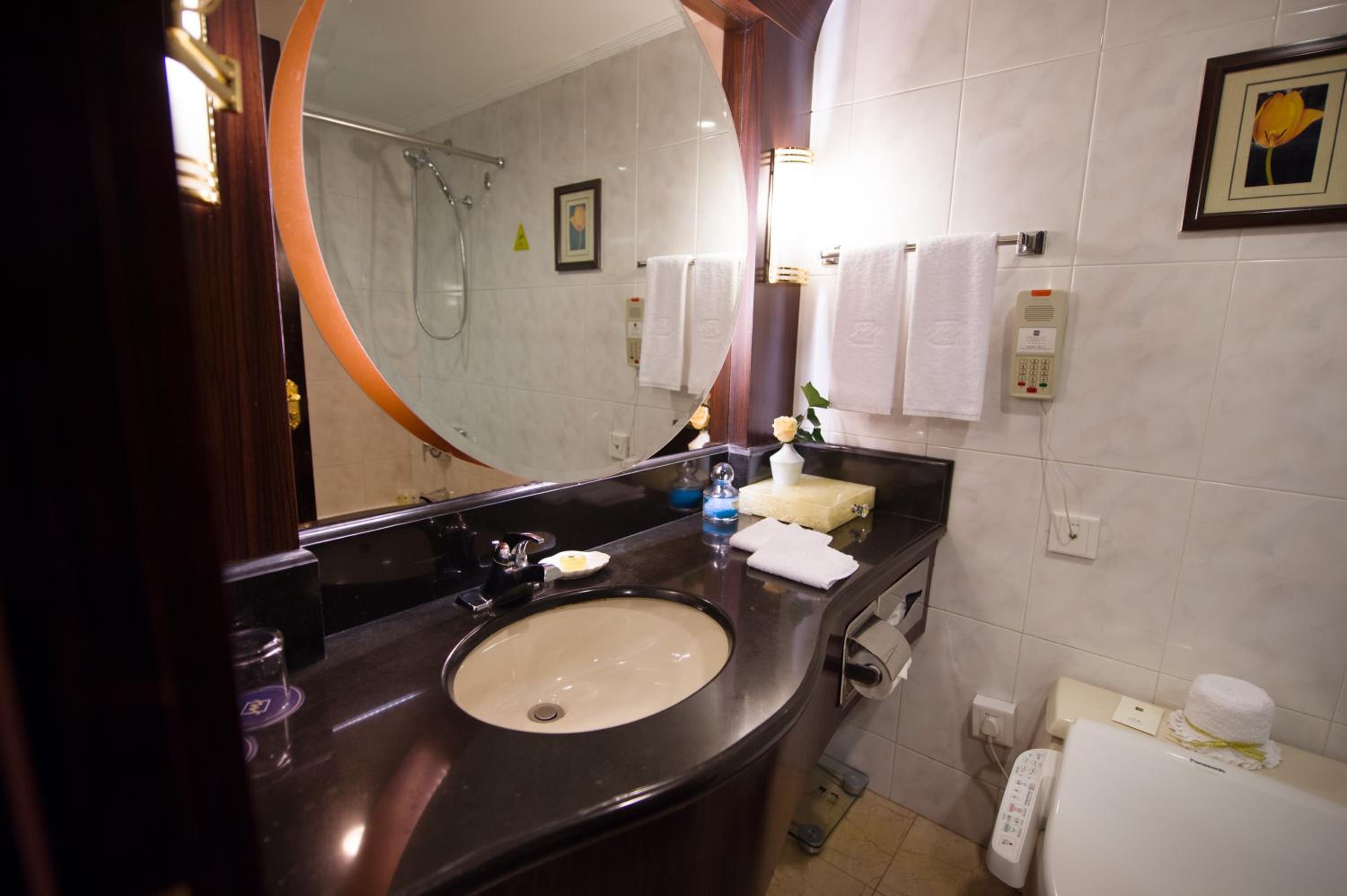 Executive Twin Room(18th - 20th Floor) photo 3