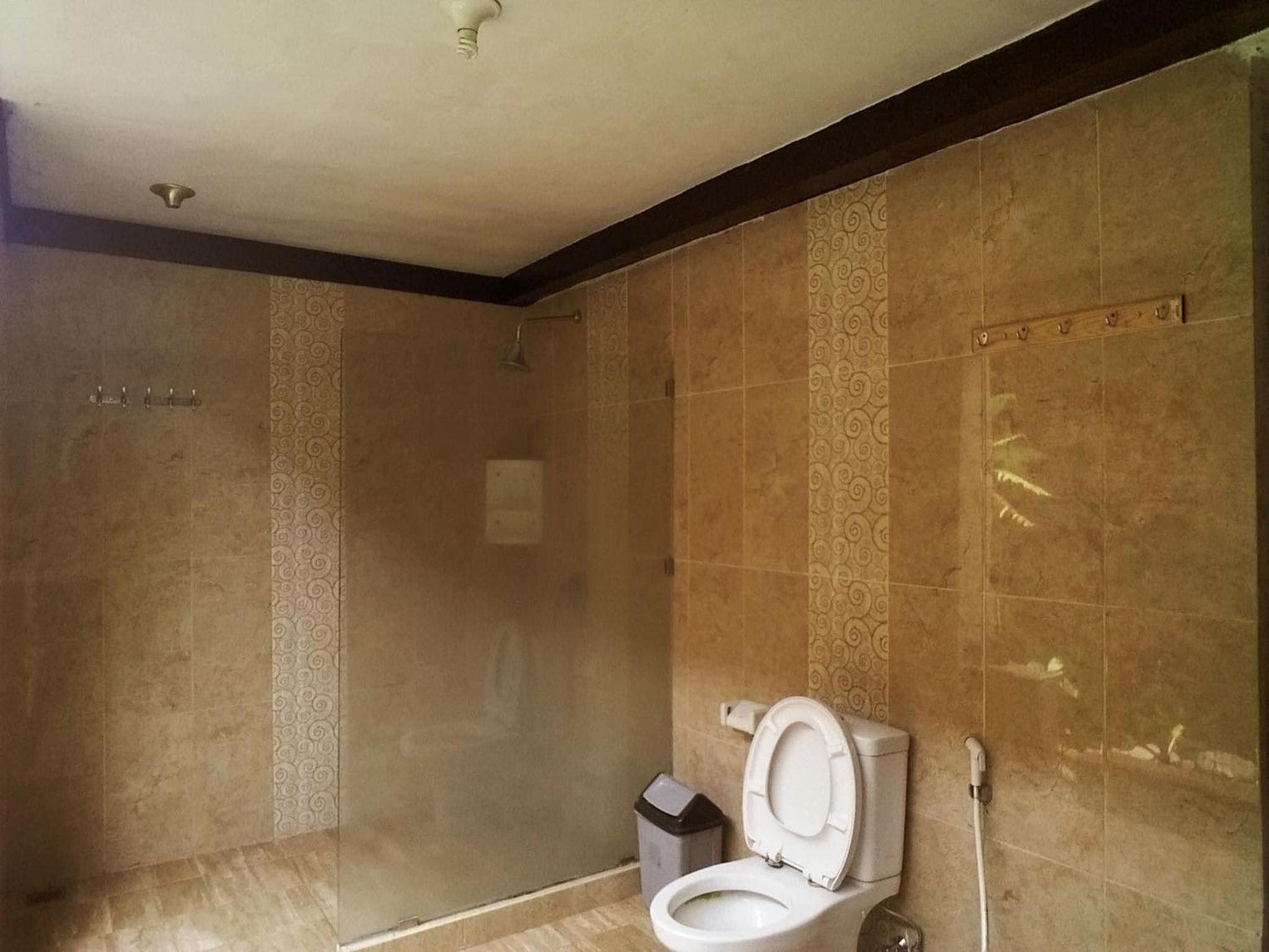 Double Room with Private Bathroom - Photo 6
