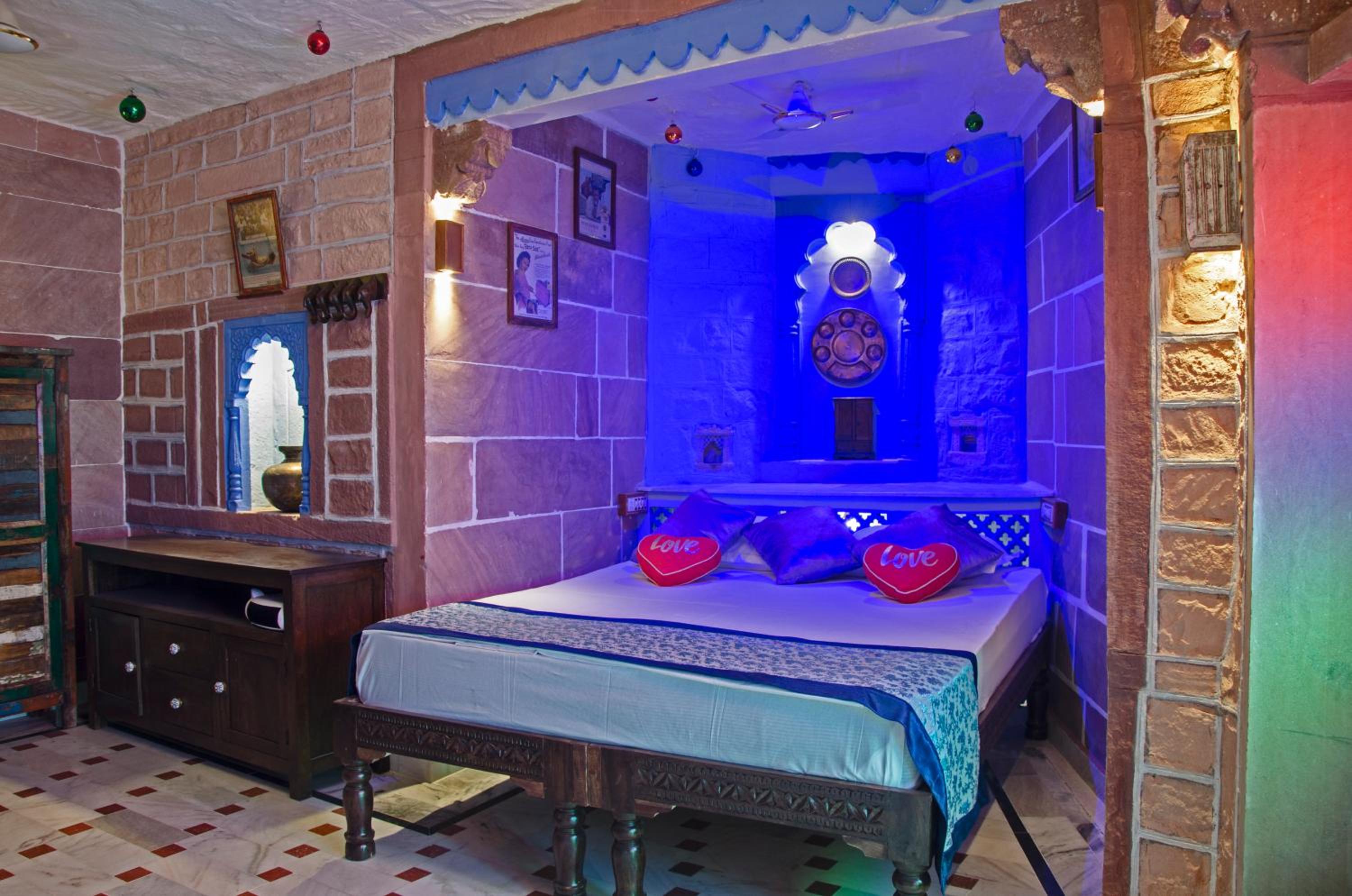 Junior Suite with Balcony - Photo 7