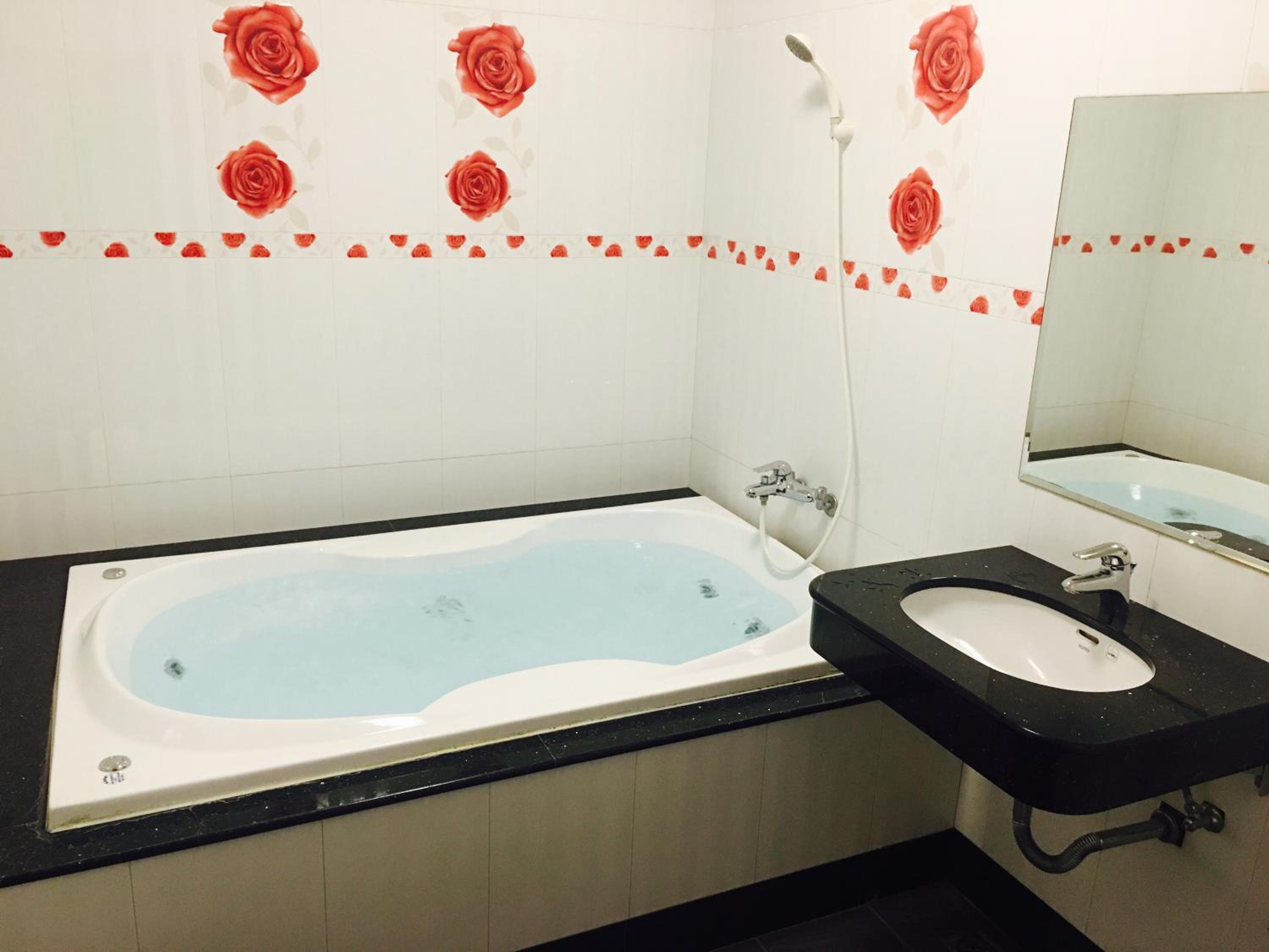 Queen Room with Spa Bath photo 2