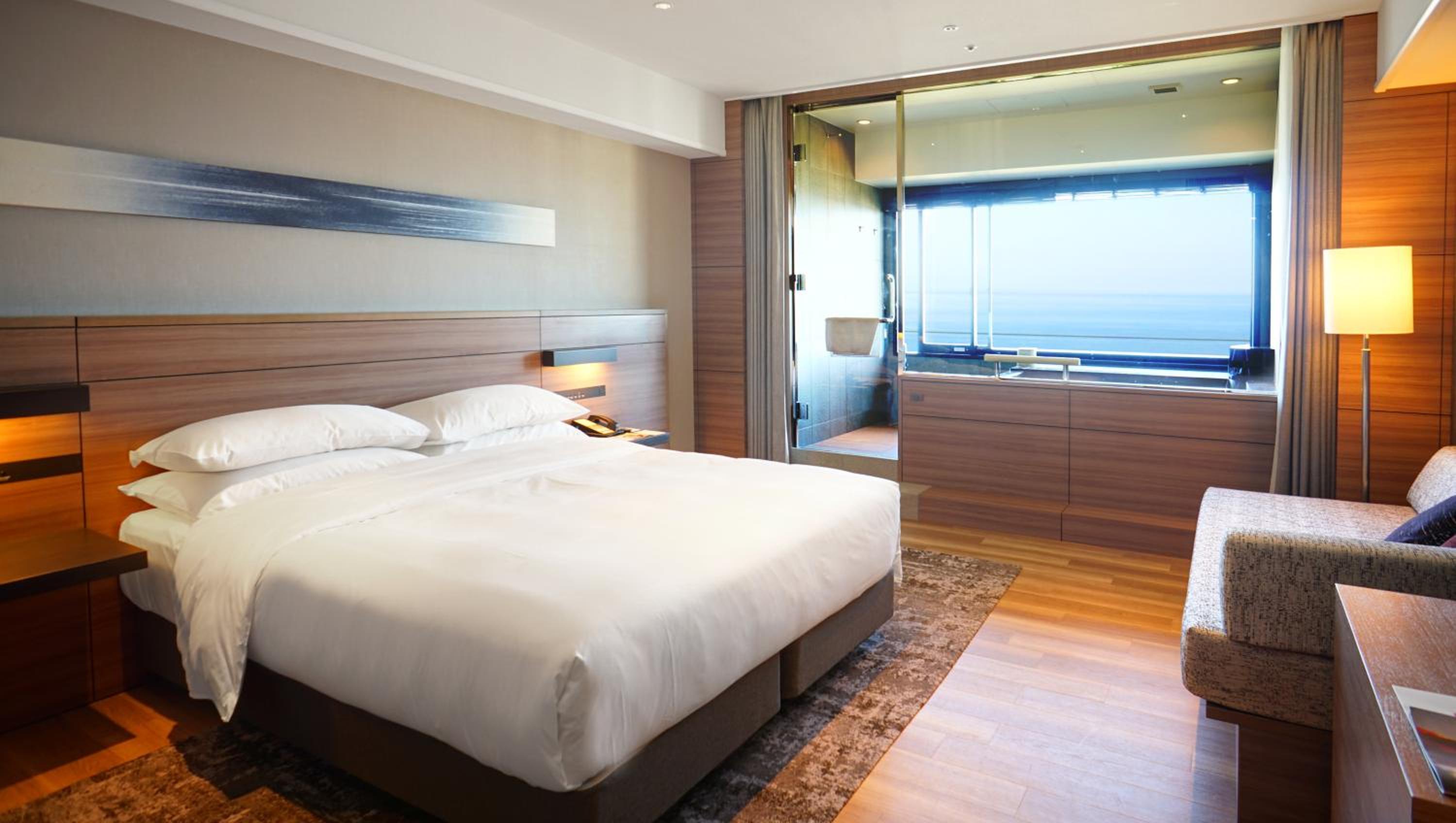 Premier King Room with Hot Spring Bath - Ocean View - Photo 2