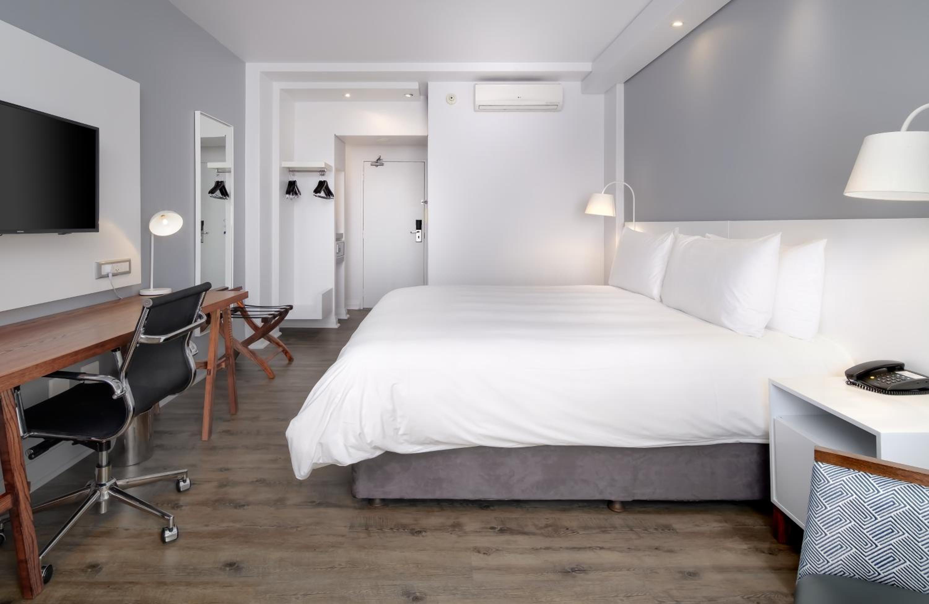 Standard Double Room - Photo 9