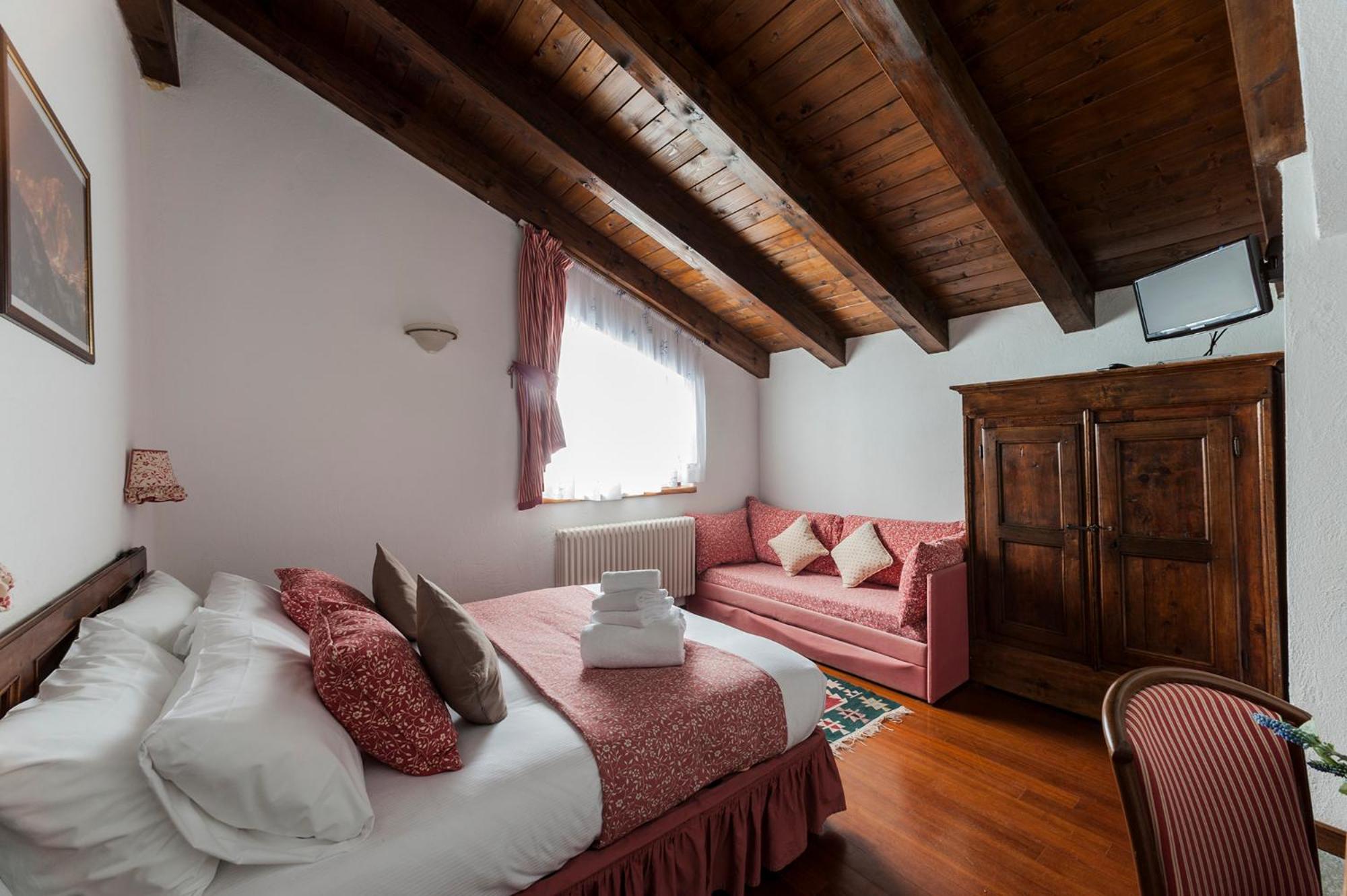 Junior Suite with Mountain View photo 2