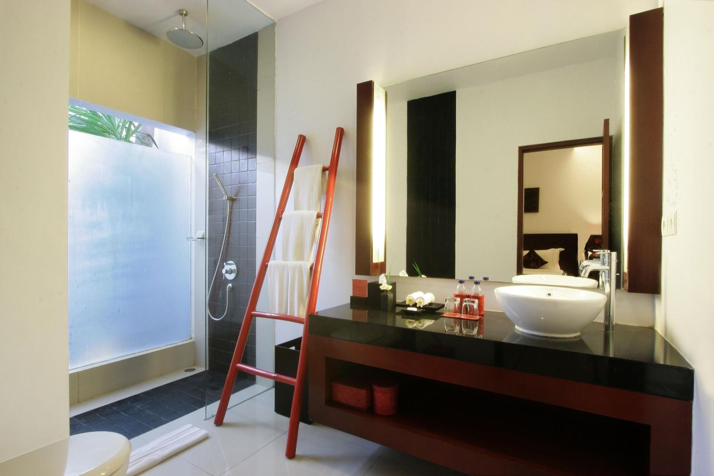 Junior Suite Pool View - Photo 5