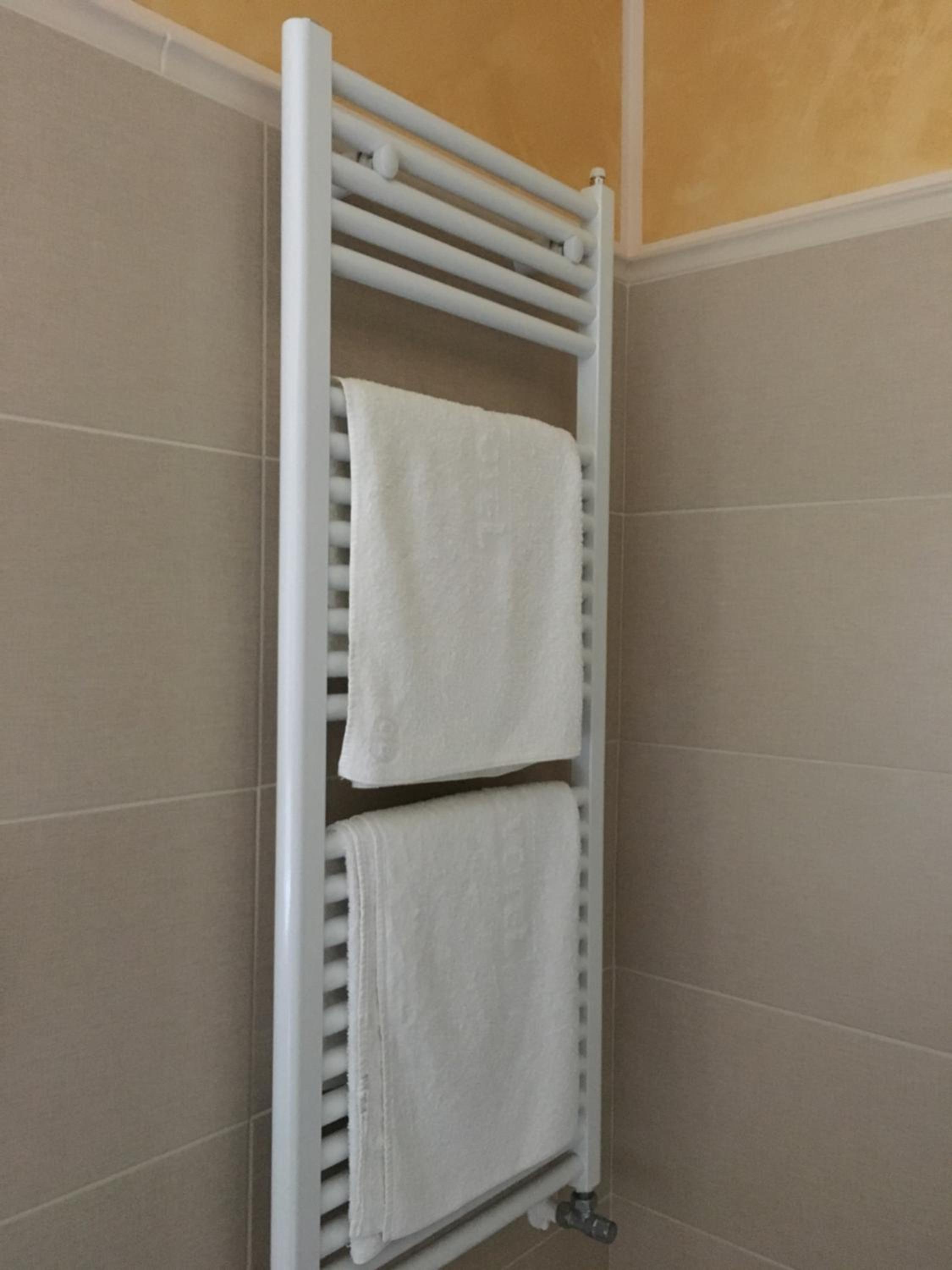 Triple Room with Private Bathroom - Photo 3