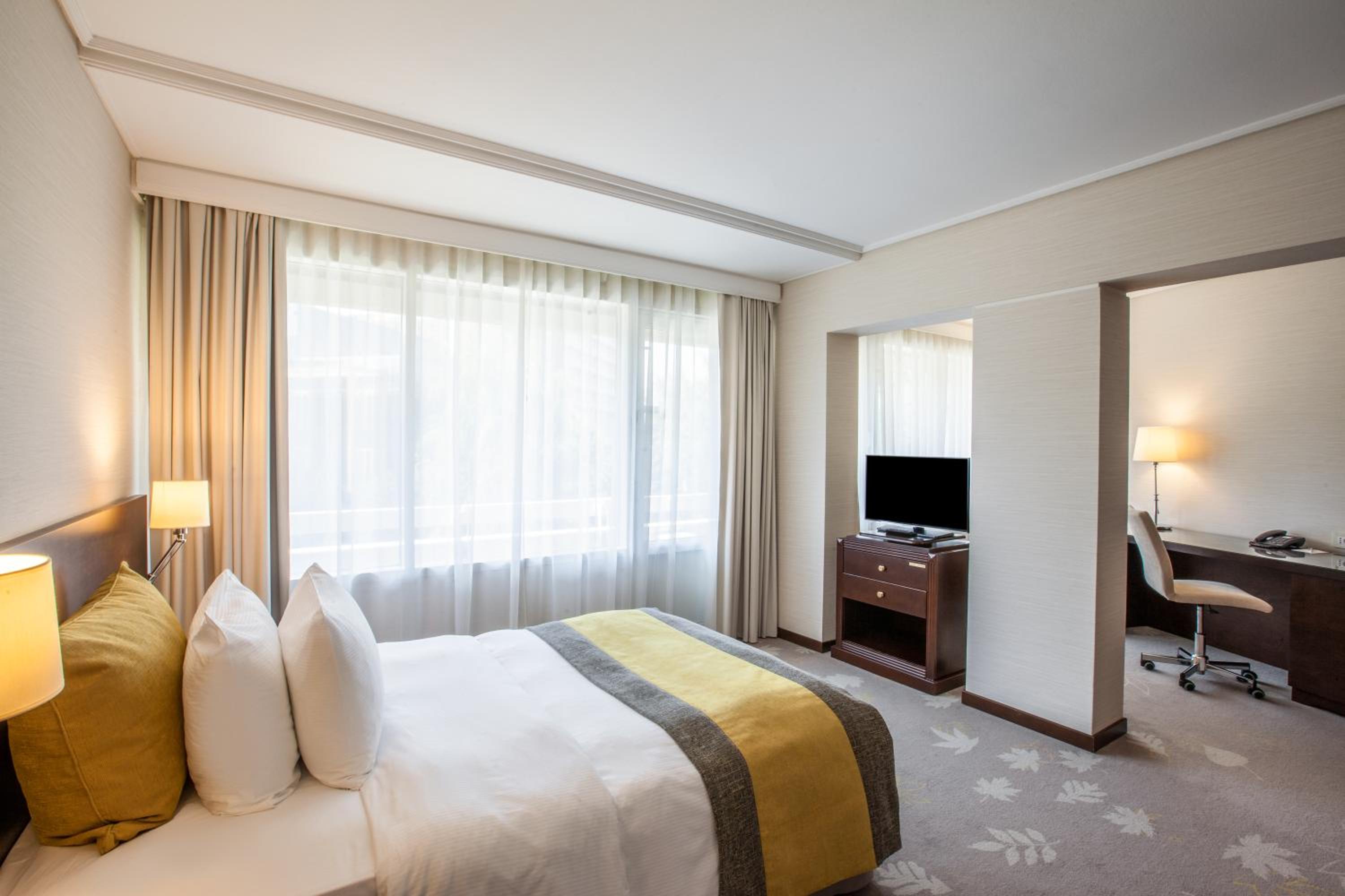 Standard Twin Room - Photo 15