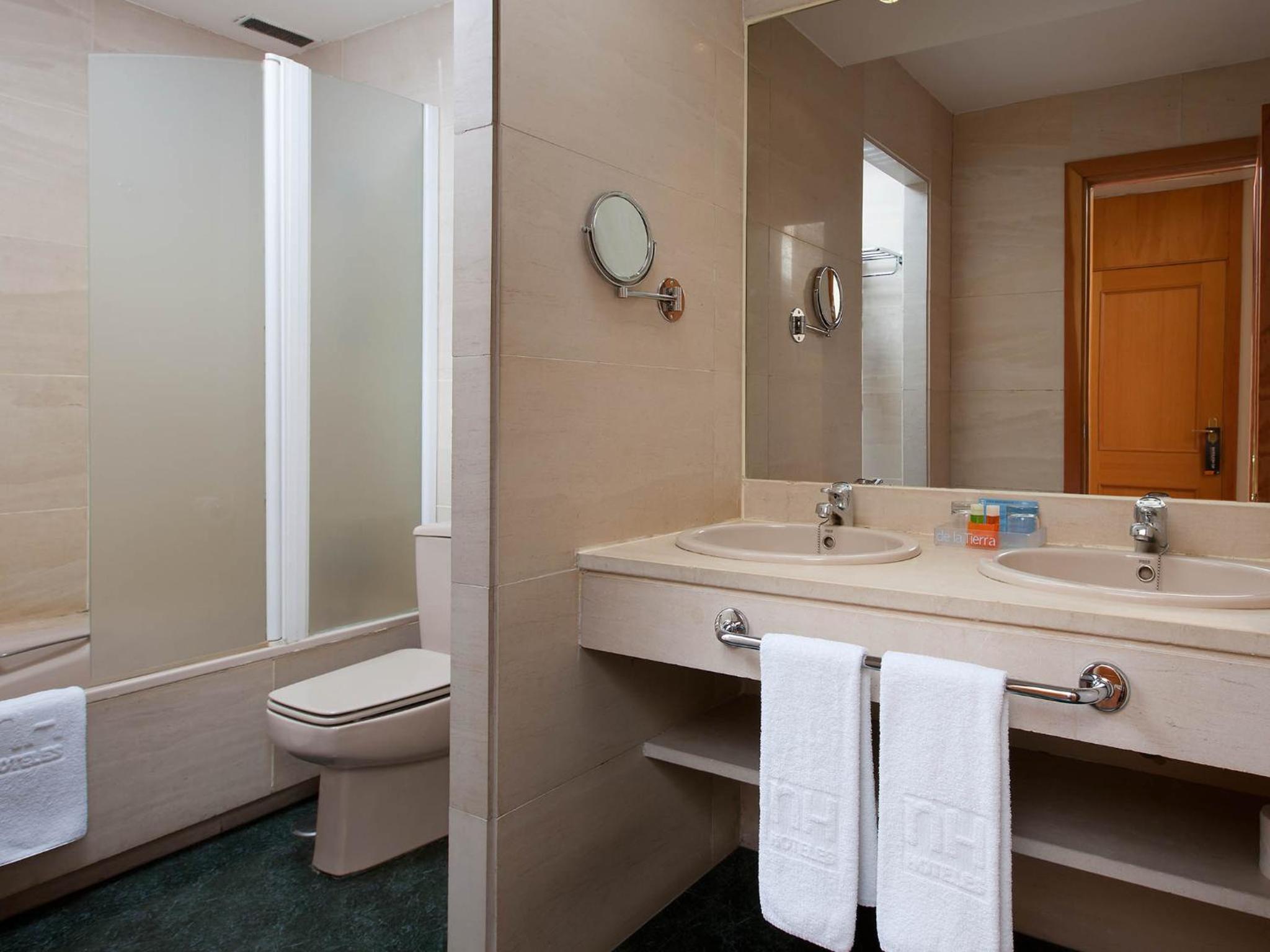 Double or Twin Room - Photo 5
