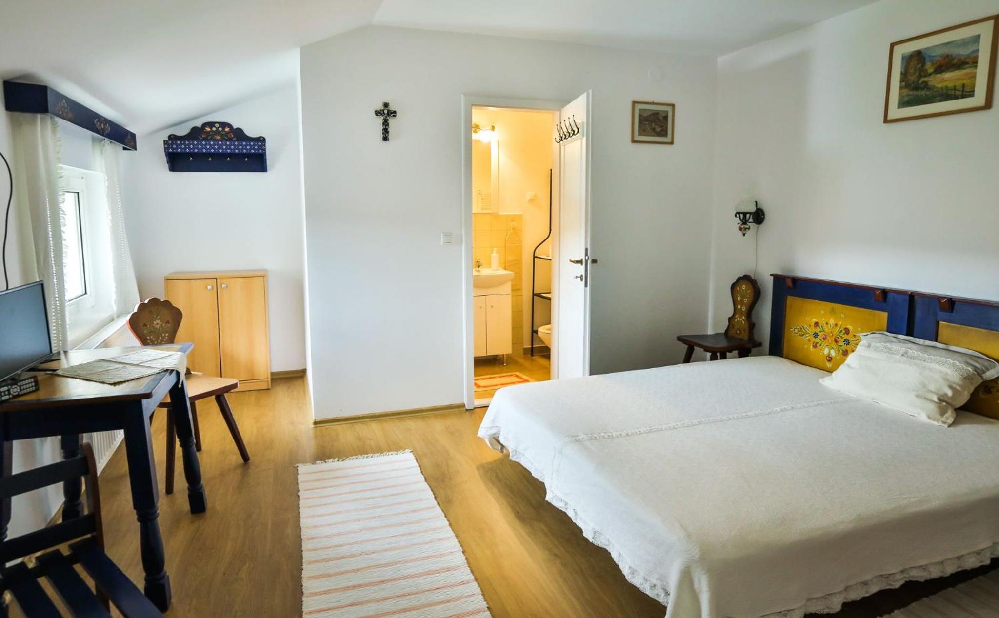 Double Room with Private Bathroom photo 1