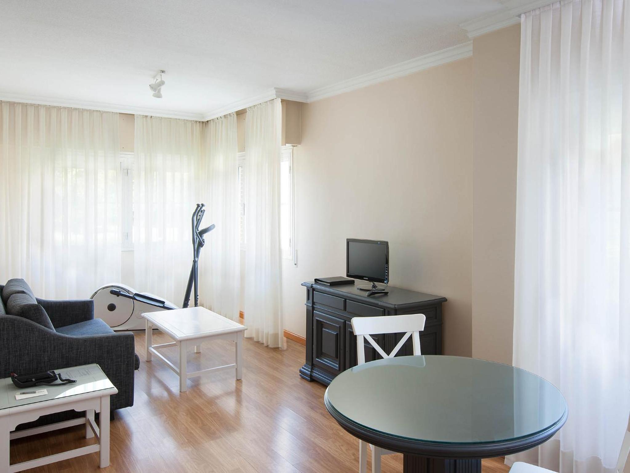 One-Bedroom Apartment (3 Adults) - Photo 4