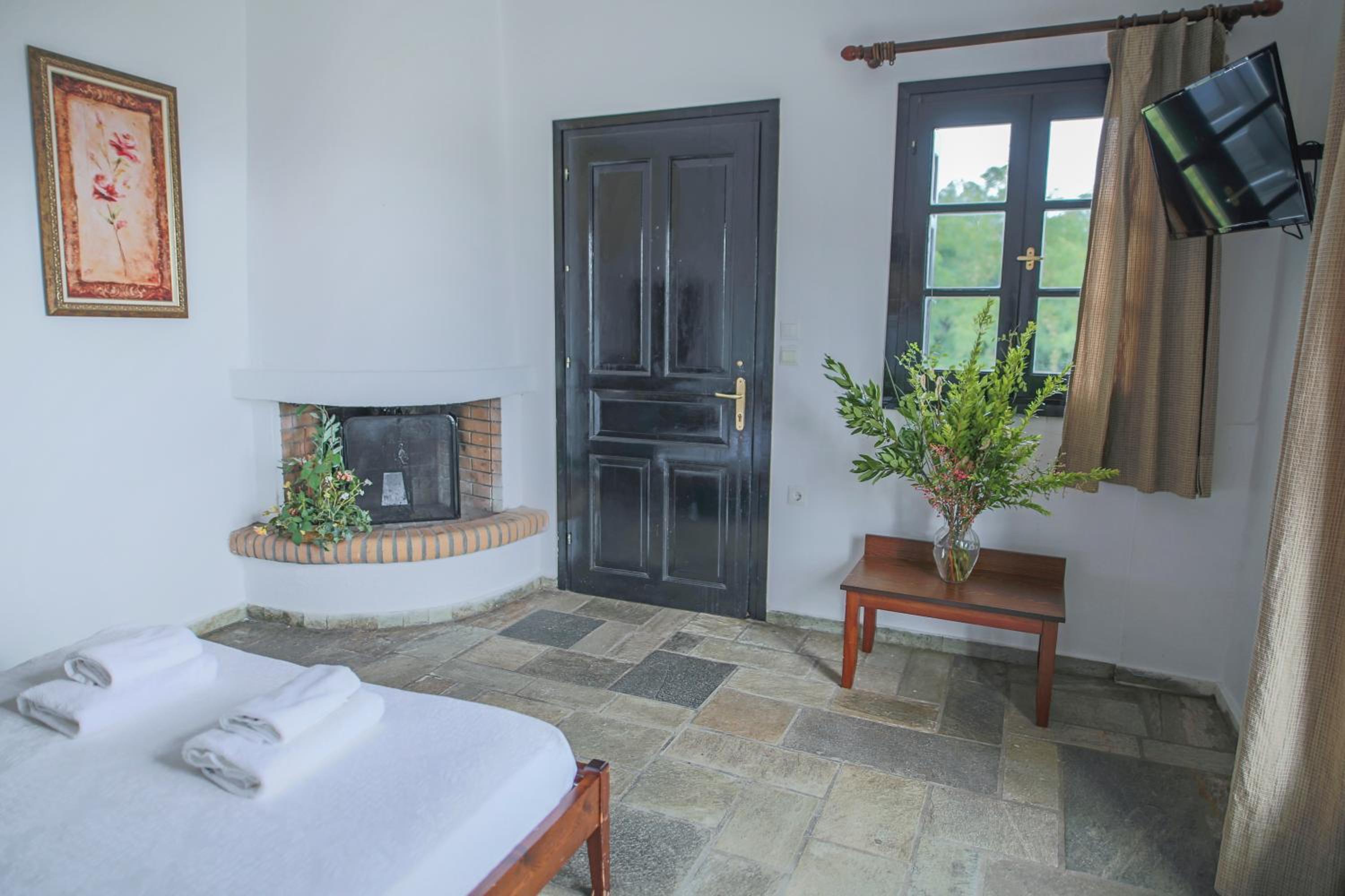Double or Twin Room with Garden View - Photo 2