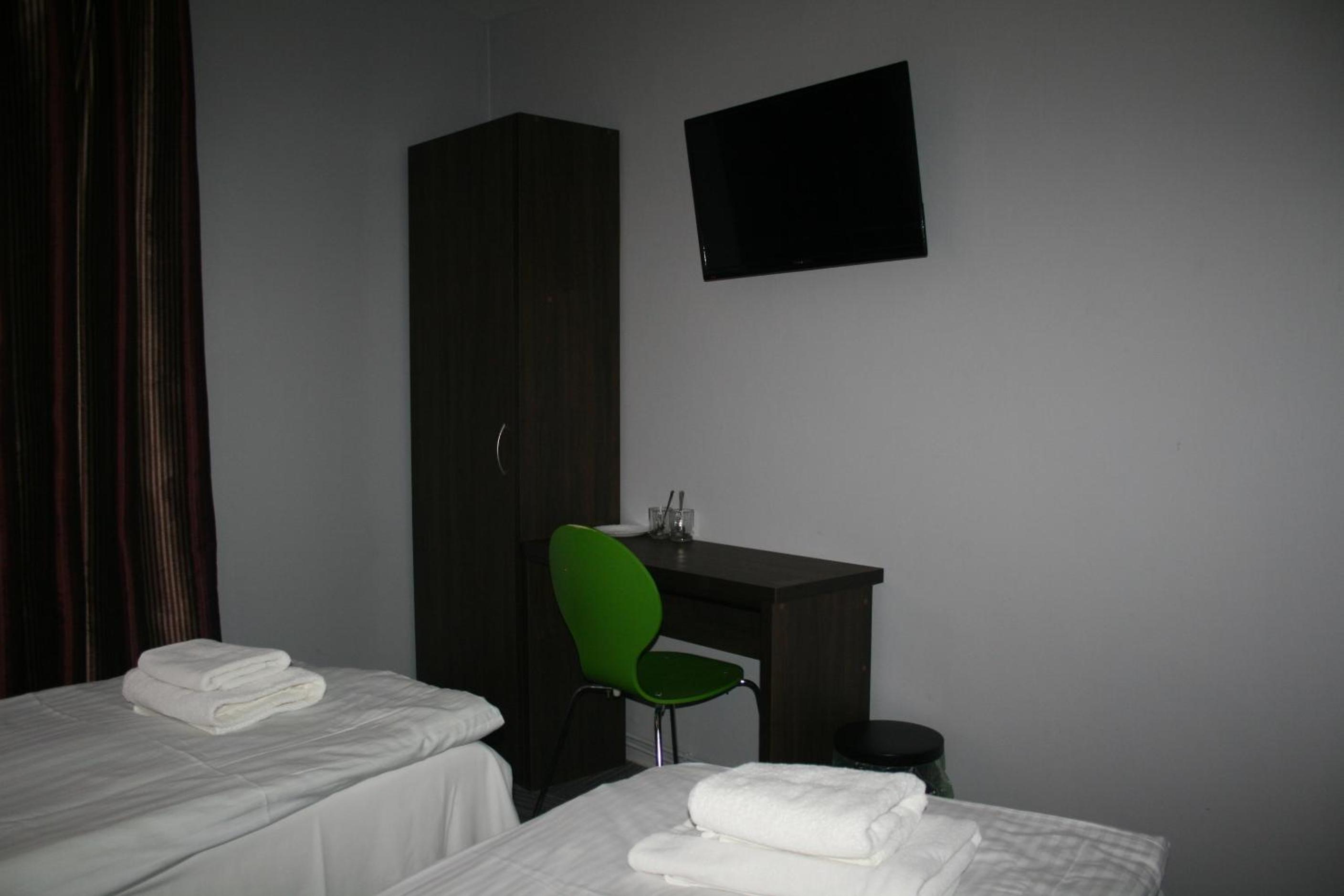 Small Double Room - Photo 3