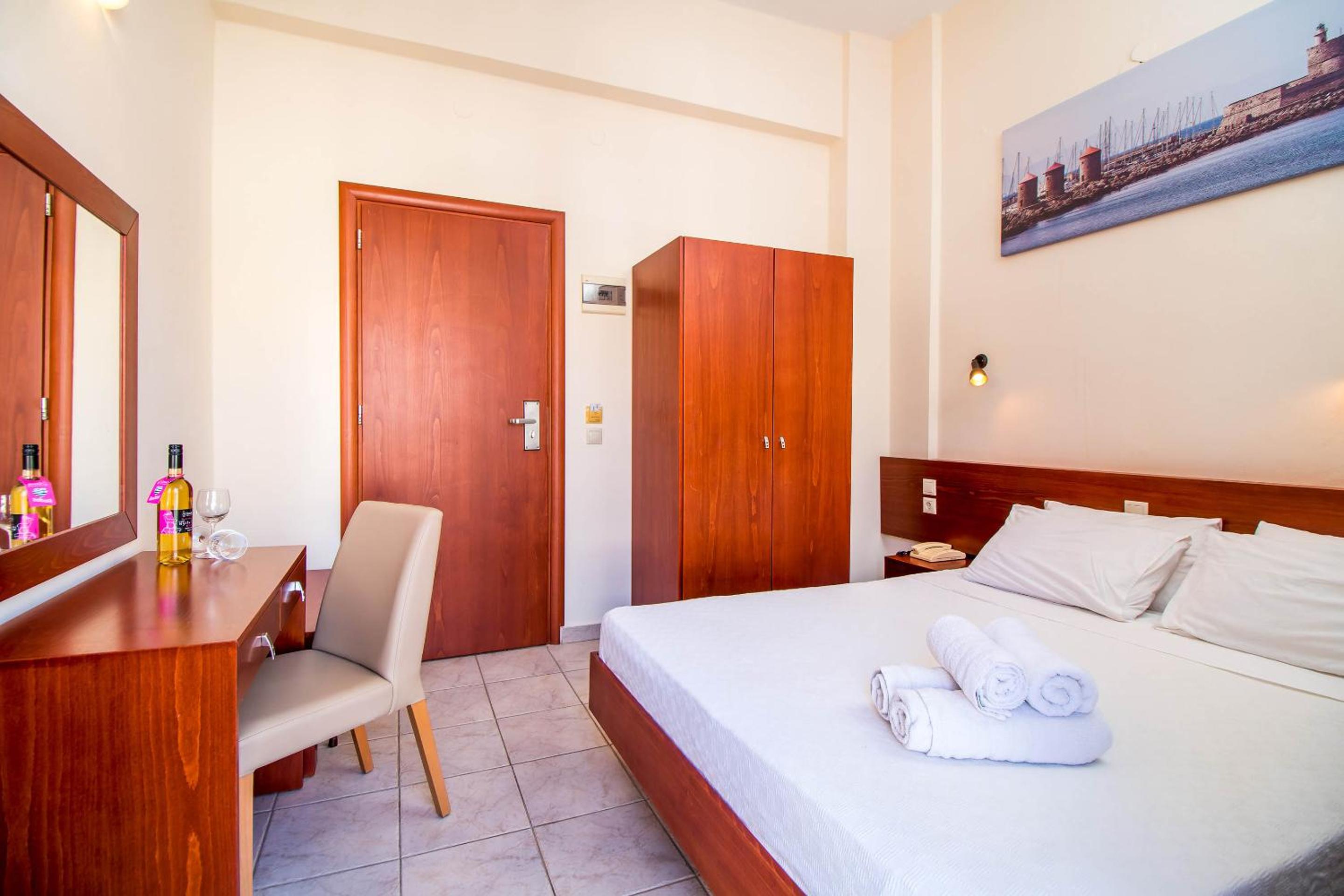 Double or Twin Room - Photo 6