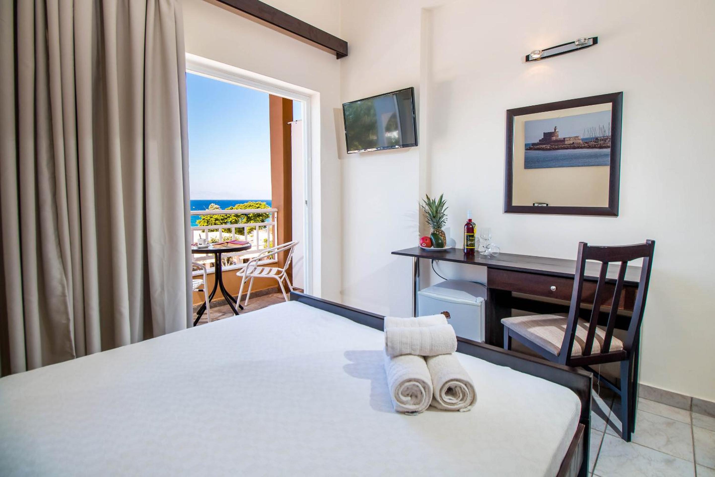 Double or Twin Room - Photo 13