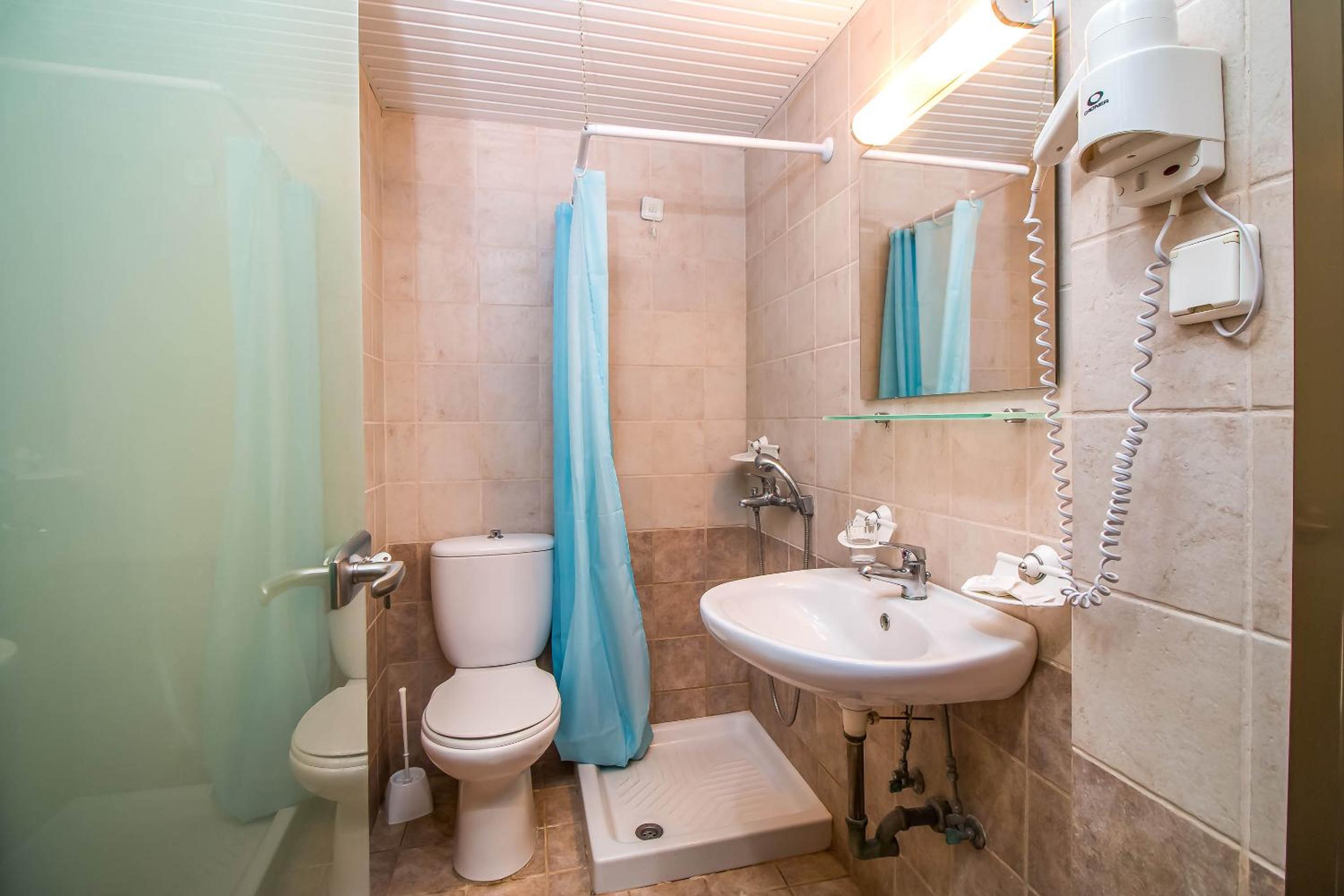 Double or Twin Room - Photo 21