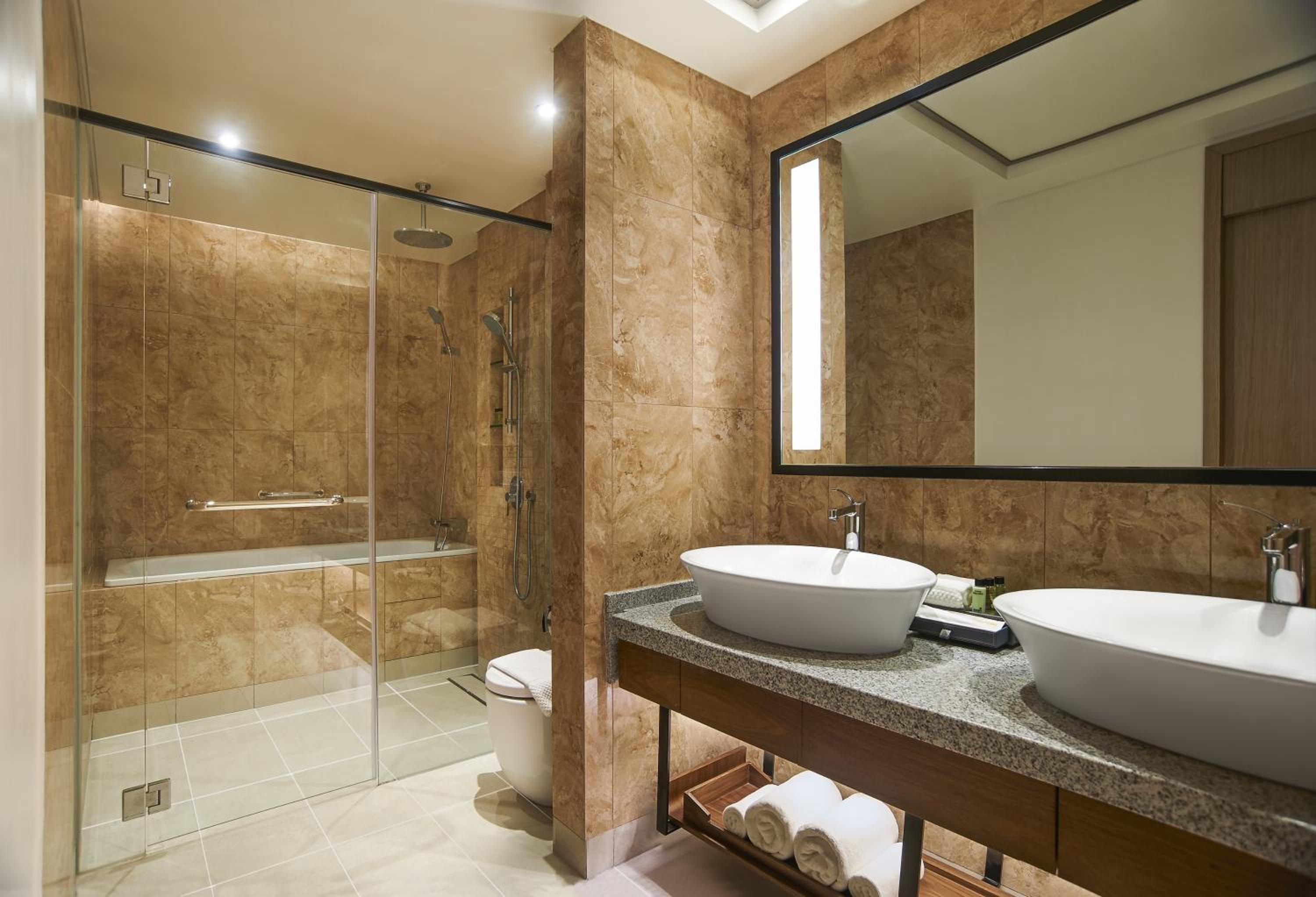 Junior Suite with Executive Lounge Access photo 3