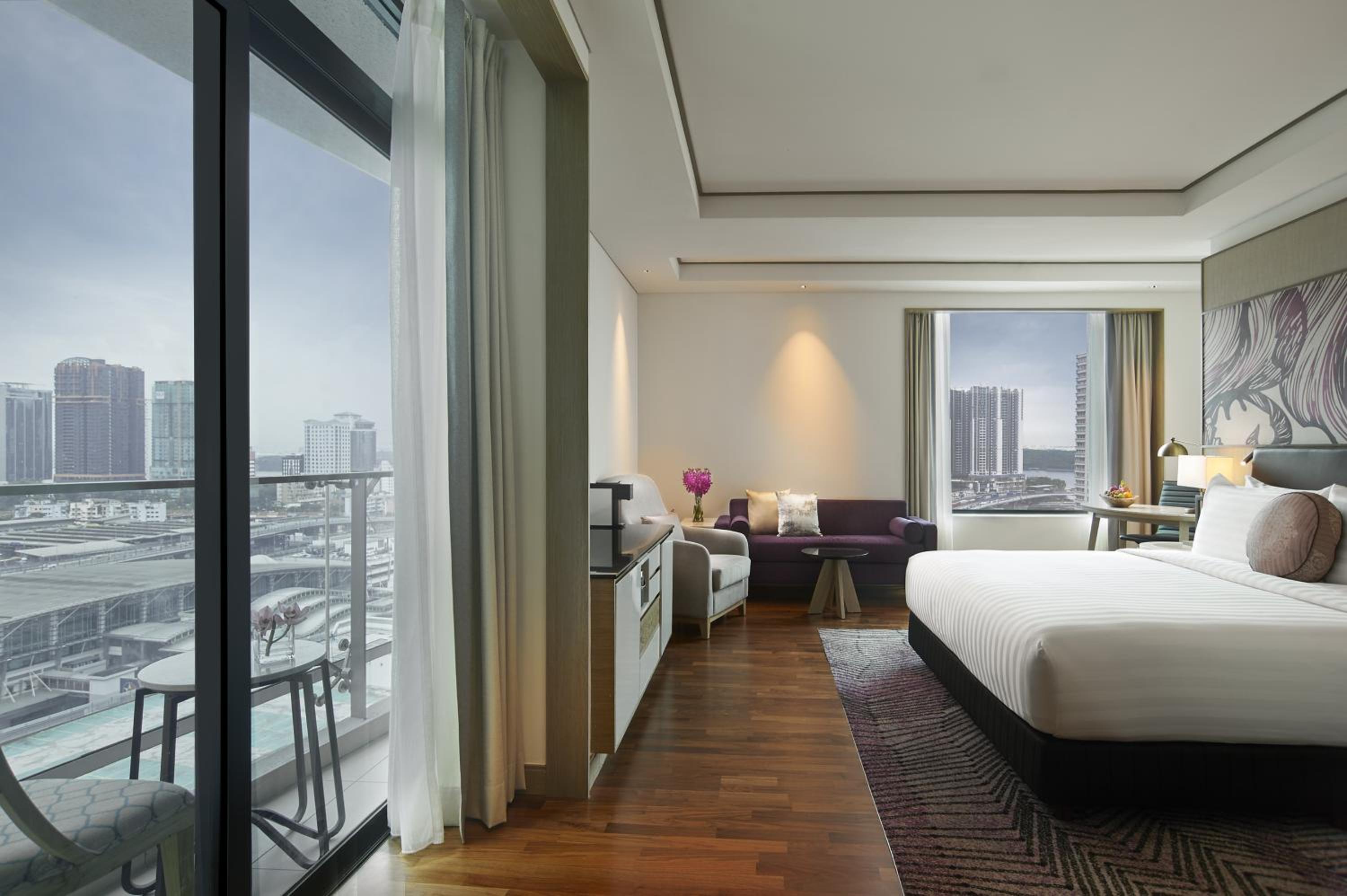 Junior Suite with Executive Lounge Access