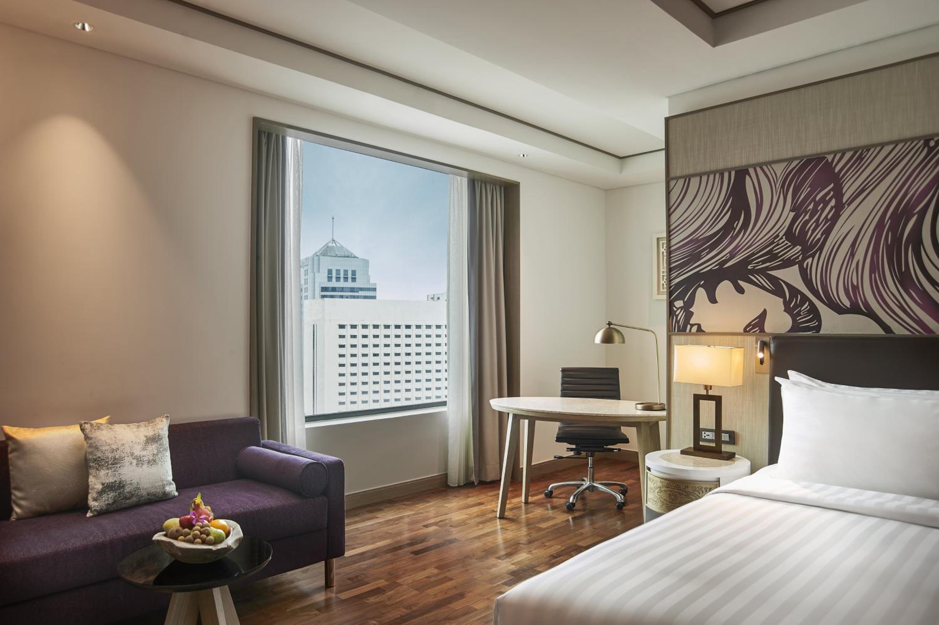 Junior Suite with Executive Lounge Access photo 2