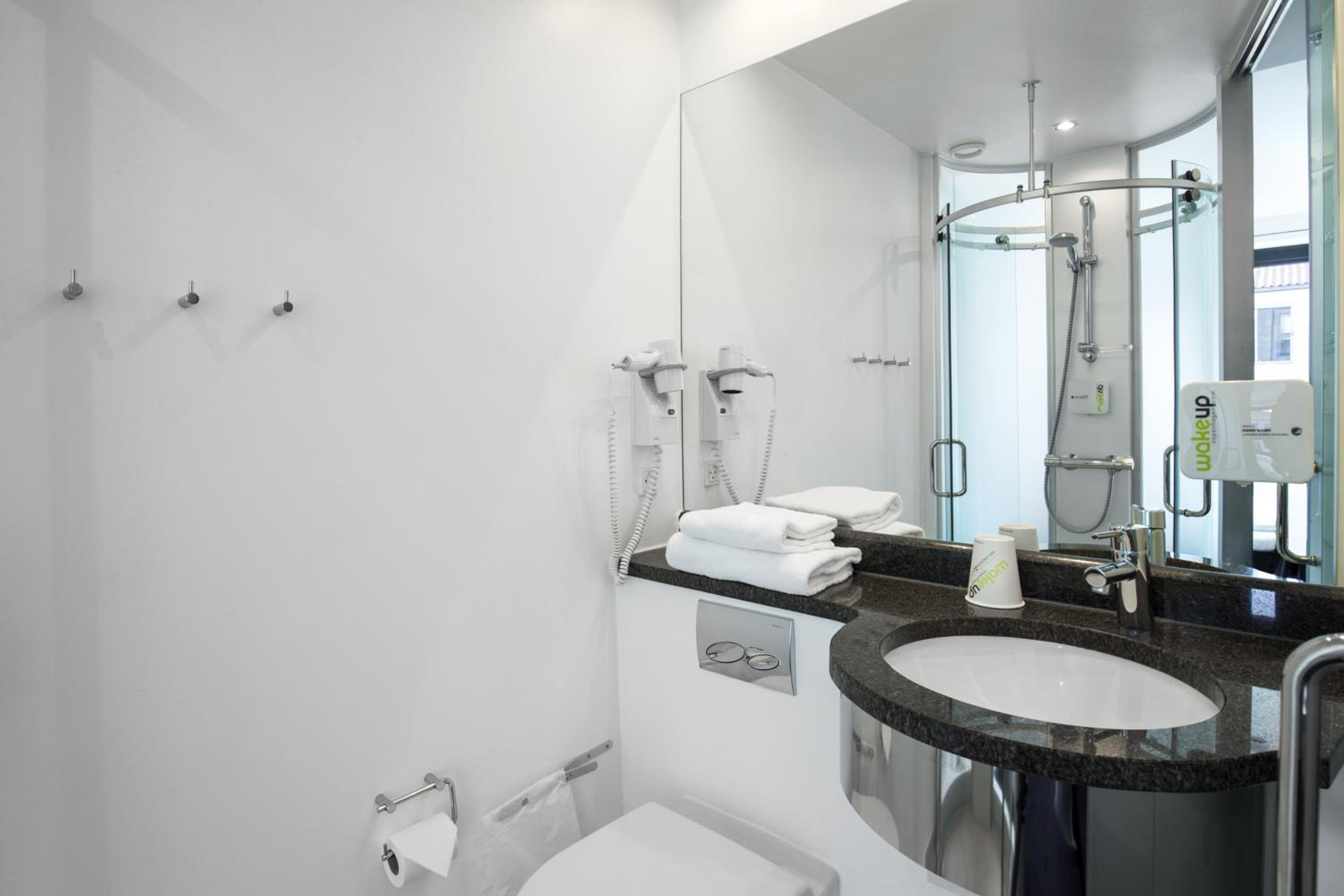 Sky Double Room thumbnail 5