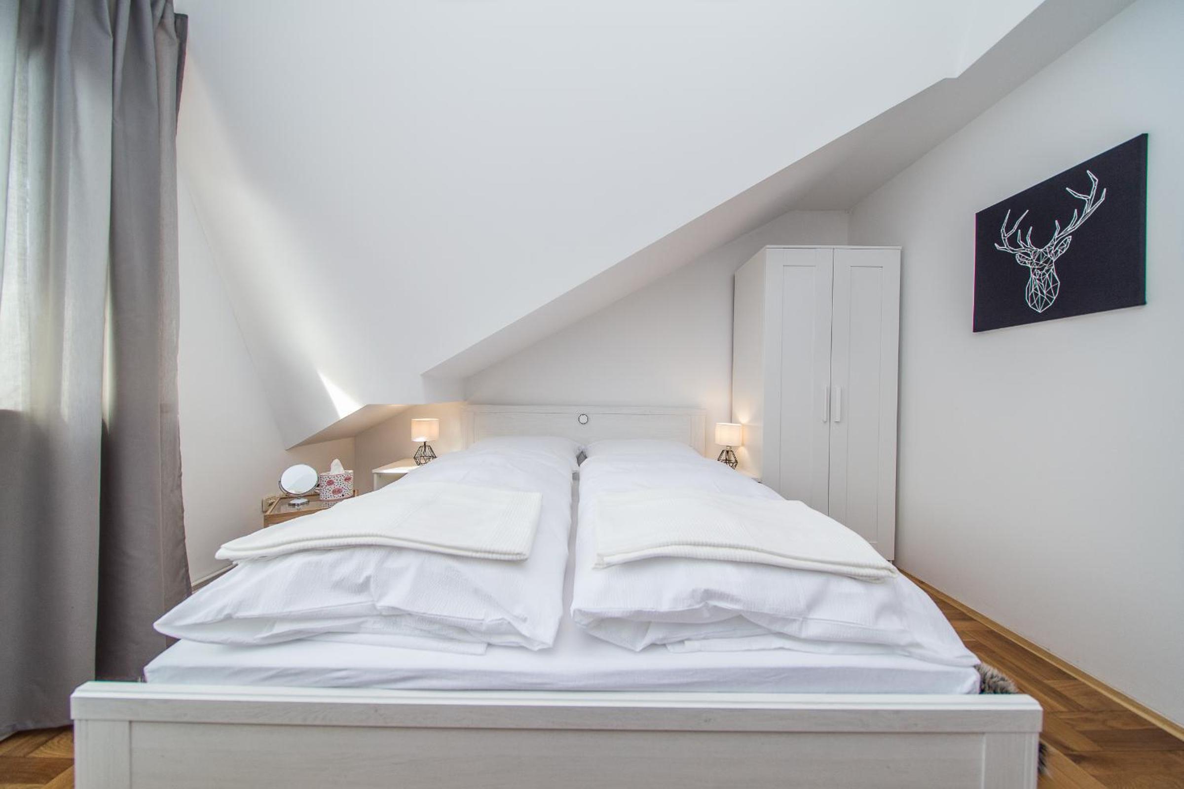 Queen Room with Shared Bathroom