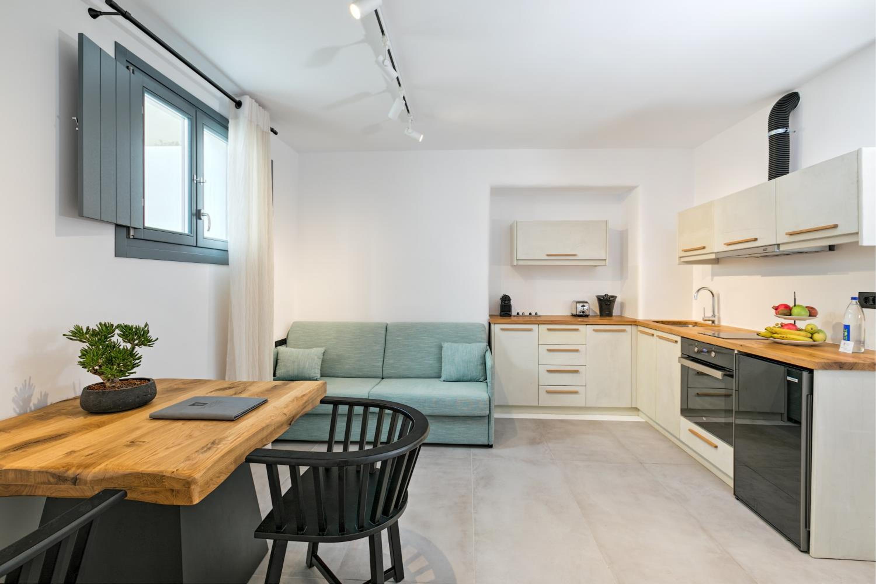 Standard Room with Patio (semi basement) photo 2