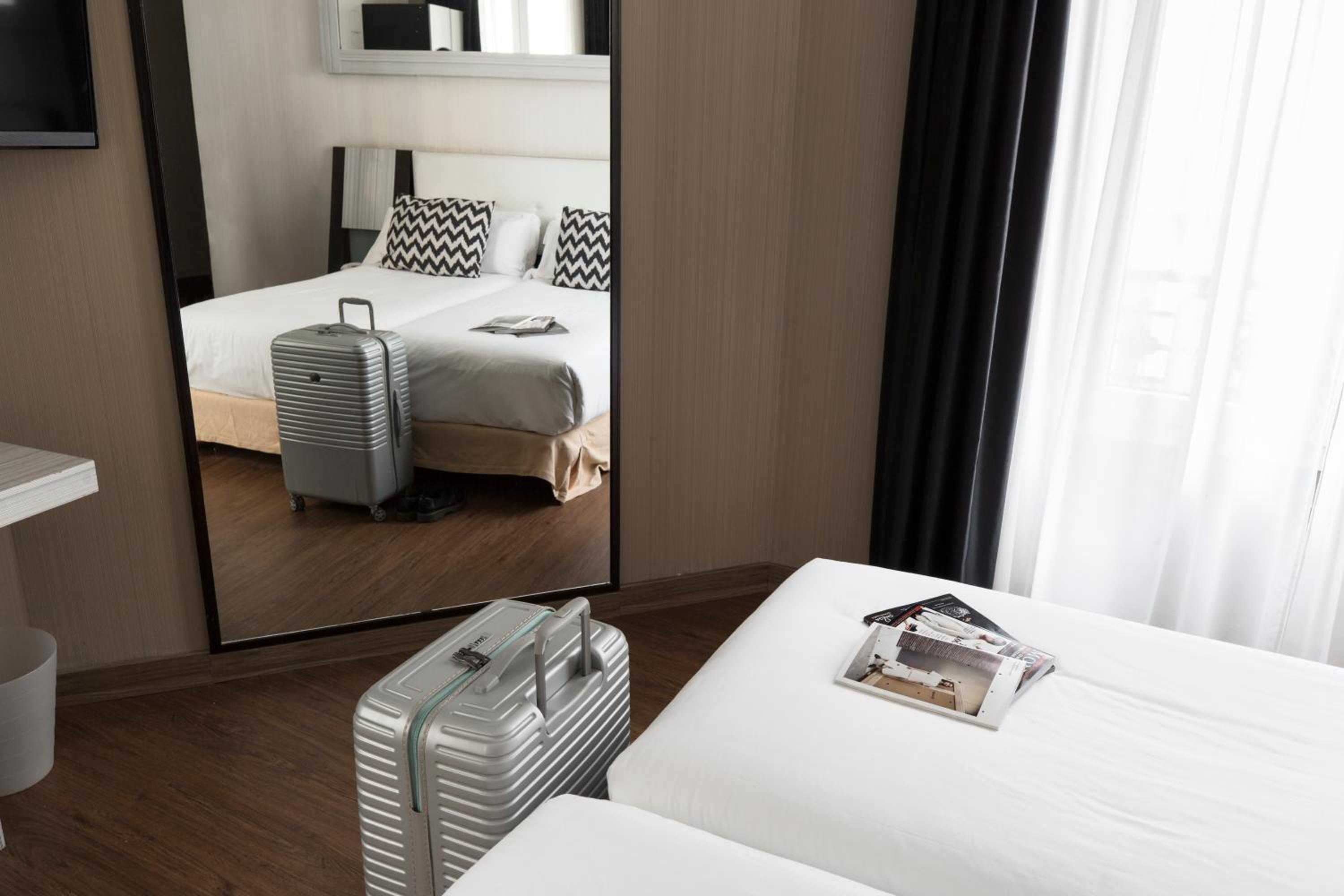 Double or Twin Room - Photo 6