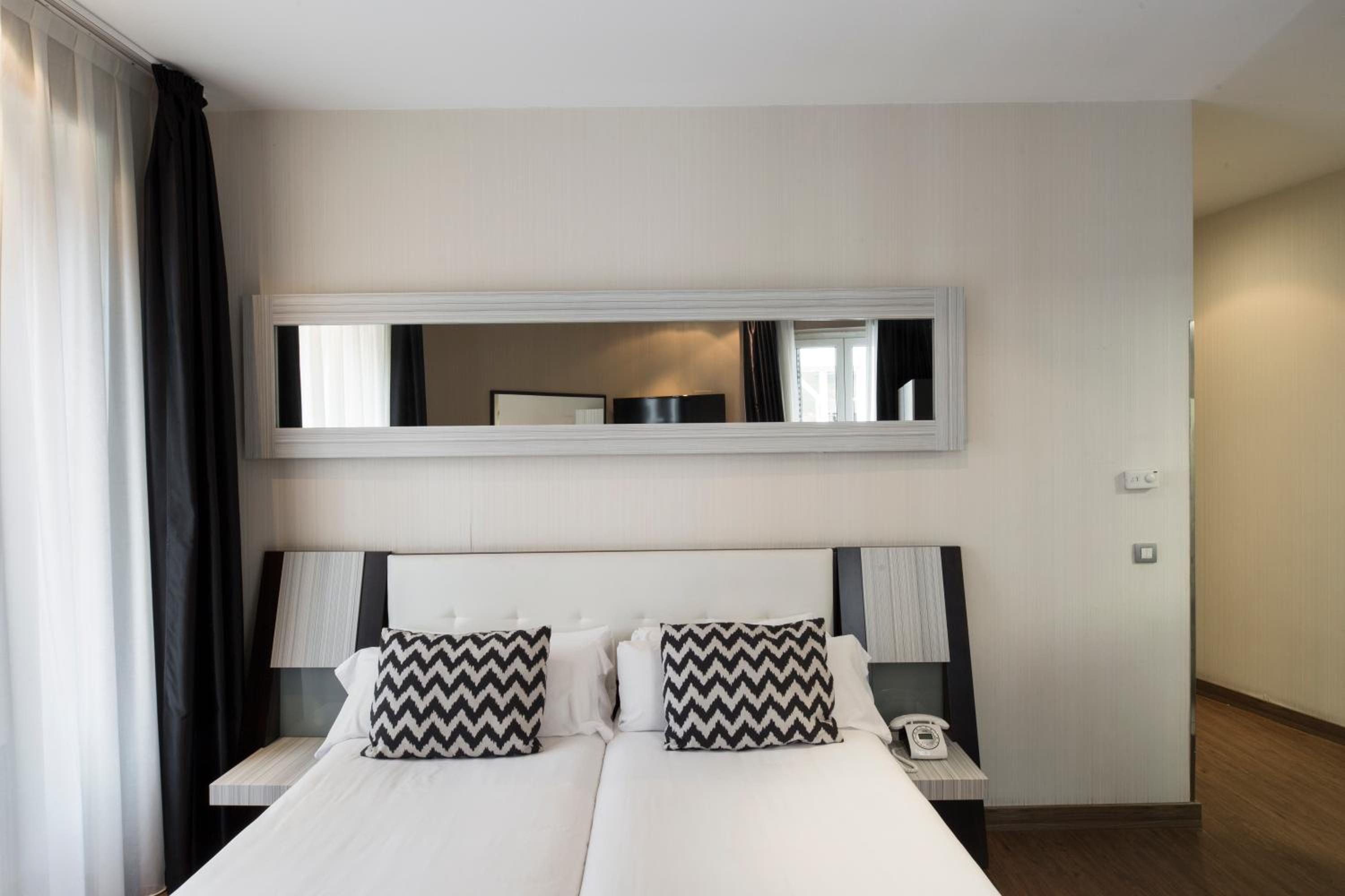 Double or Twin Room - Photo 2
