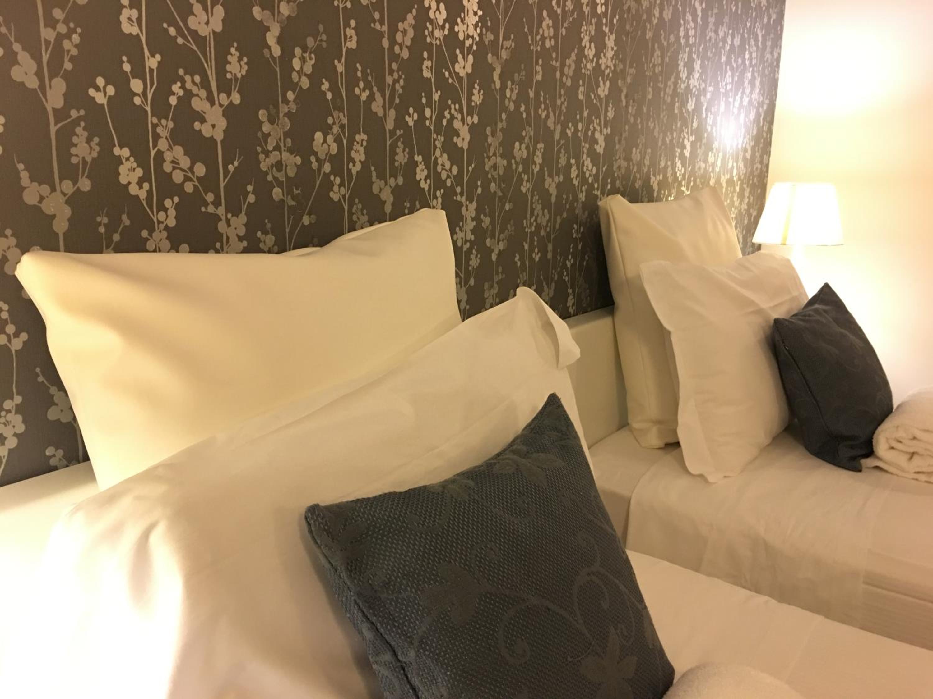 Standard Double or Twin Room - Photo 14