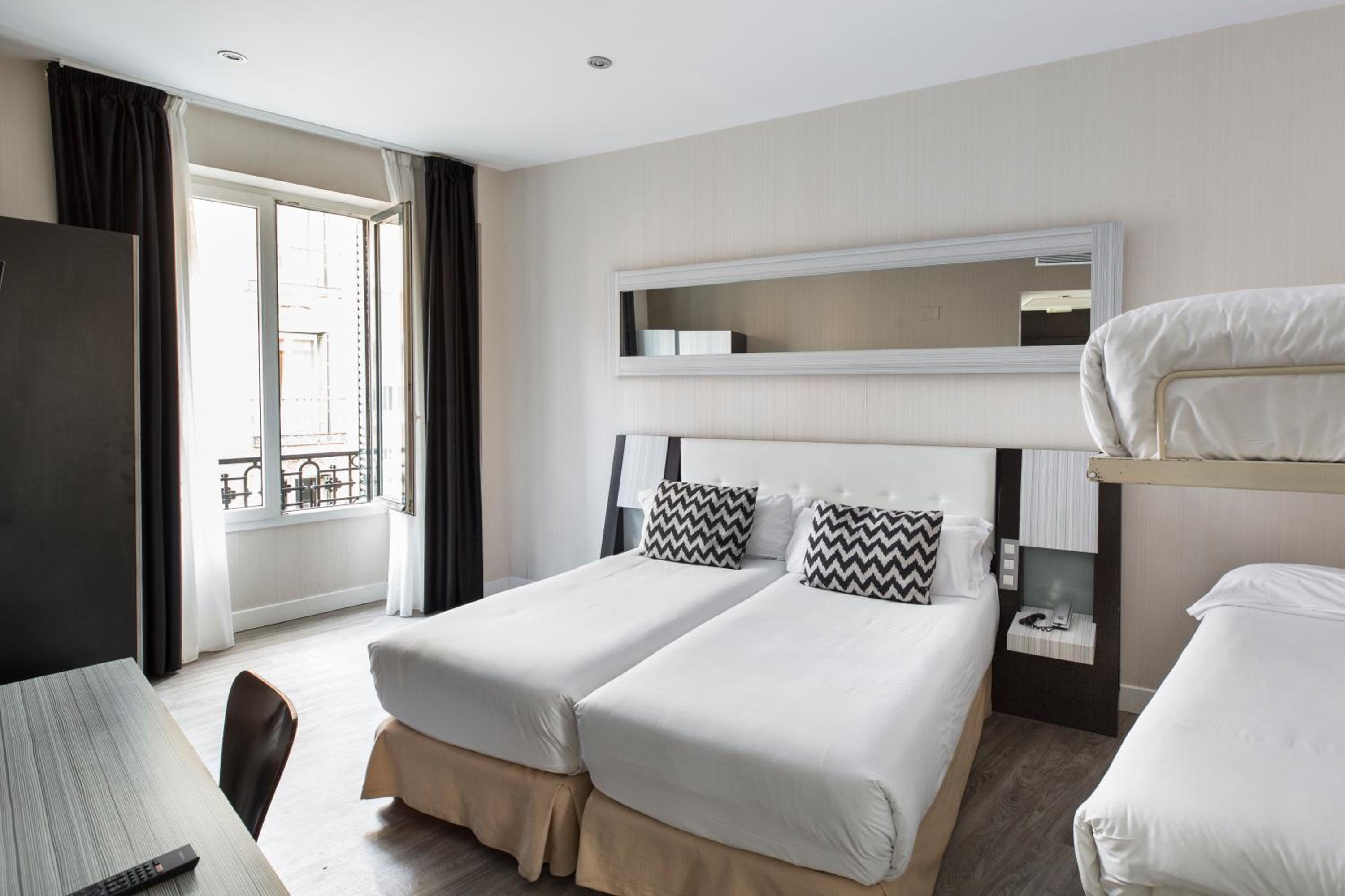 Quadruple Room (4 Adults) - Photo 2