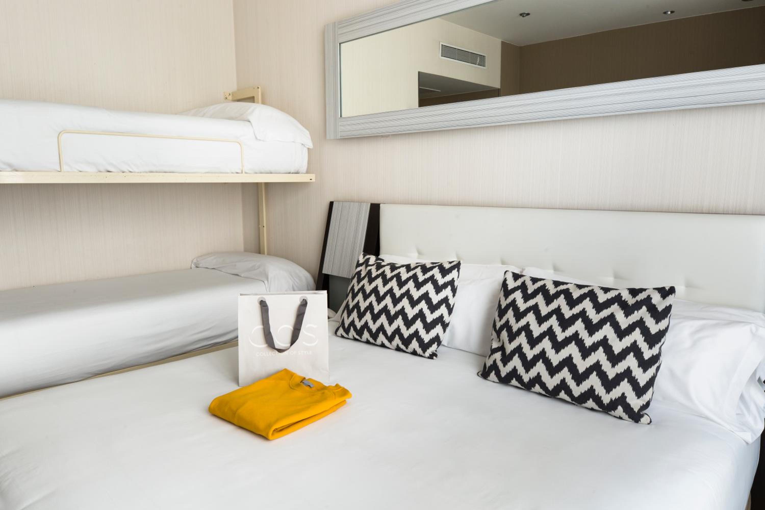 Quadruple Room (4 Adults) - Photo 1