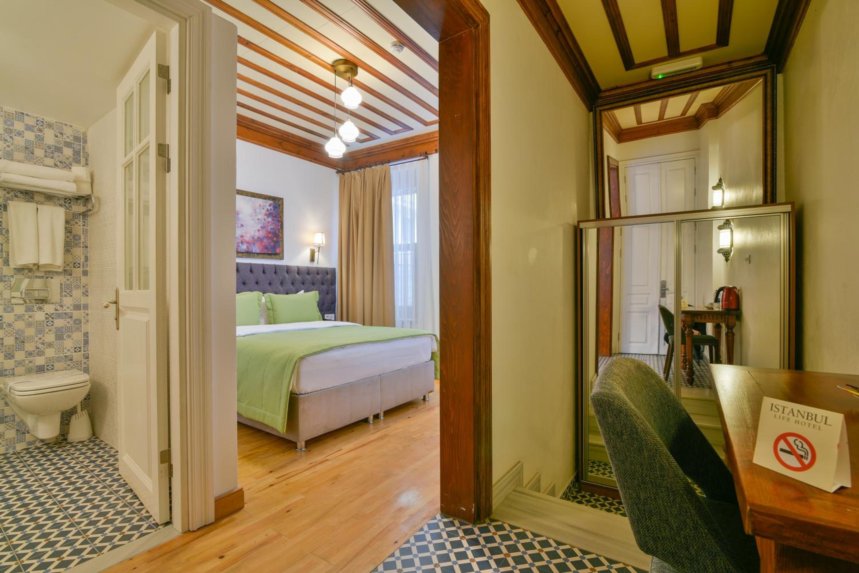 Large Double Room photo 1