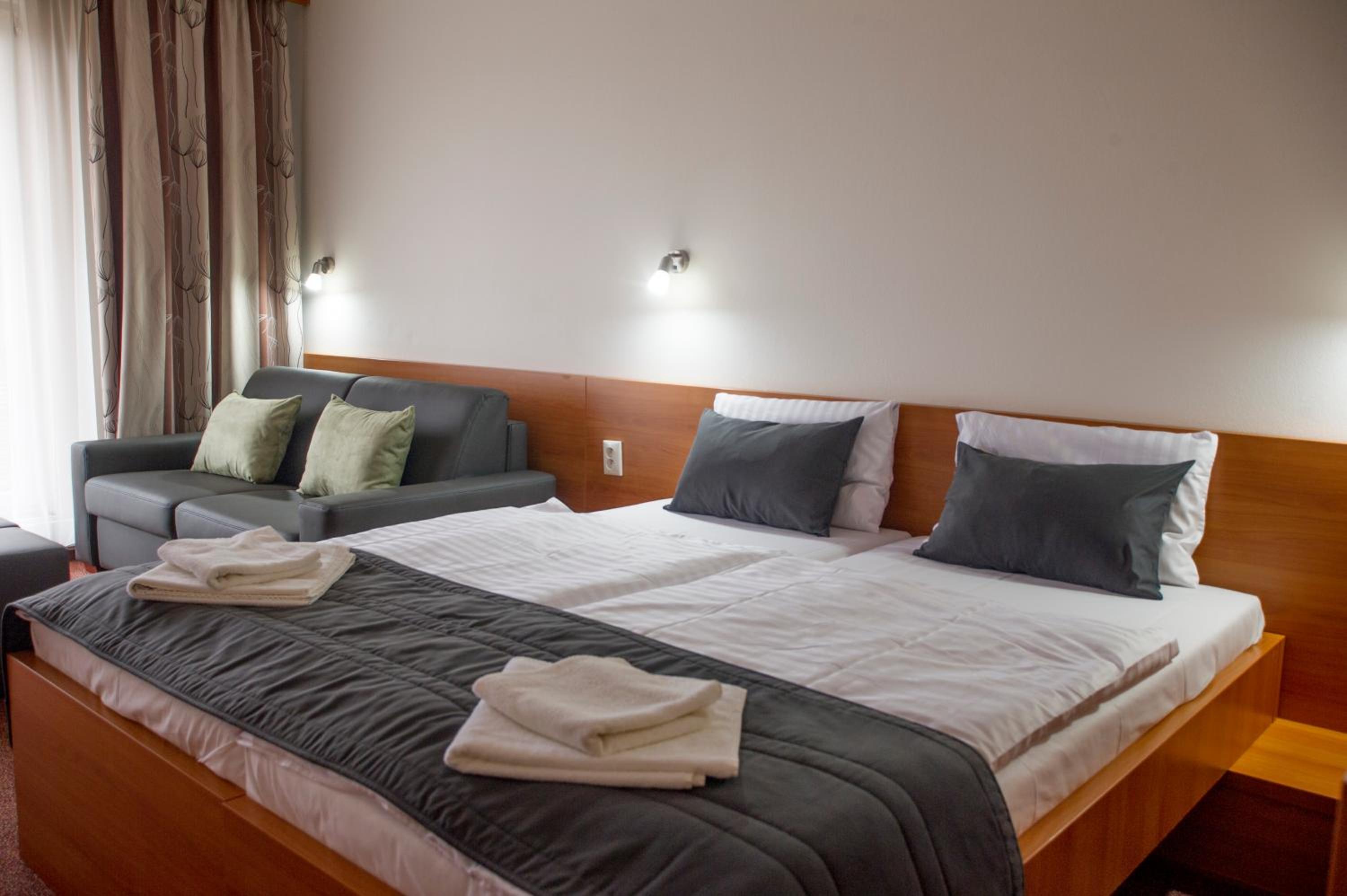 Quadruple Room with Balcony photo 3