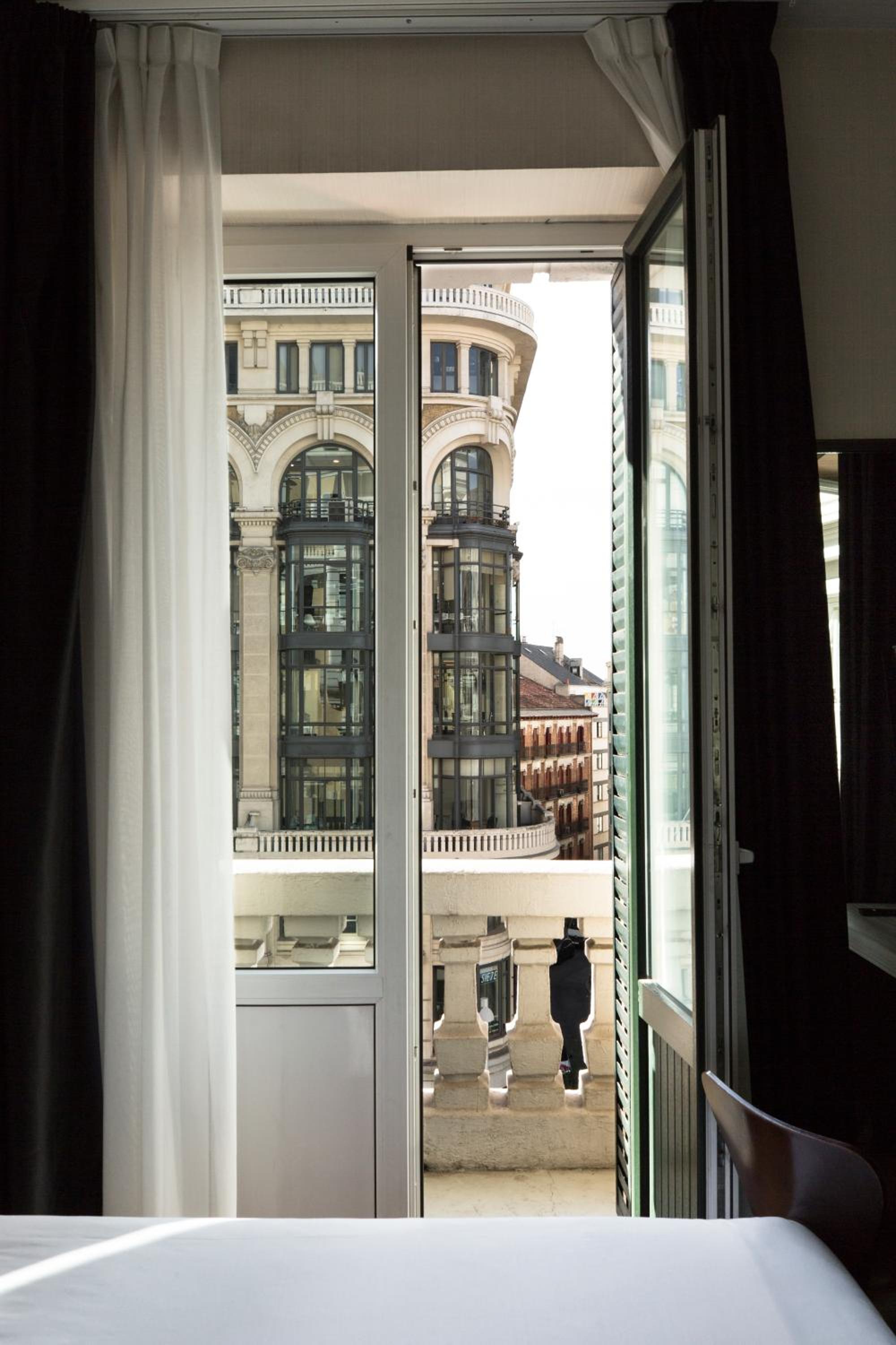 Quadruple Room with City View photo 2