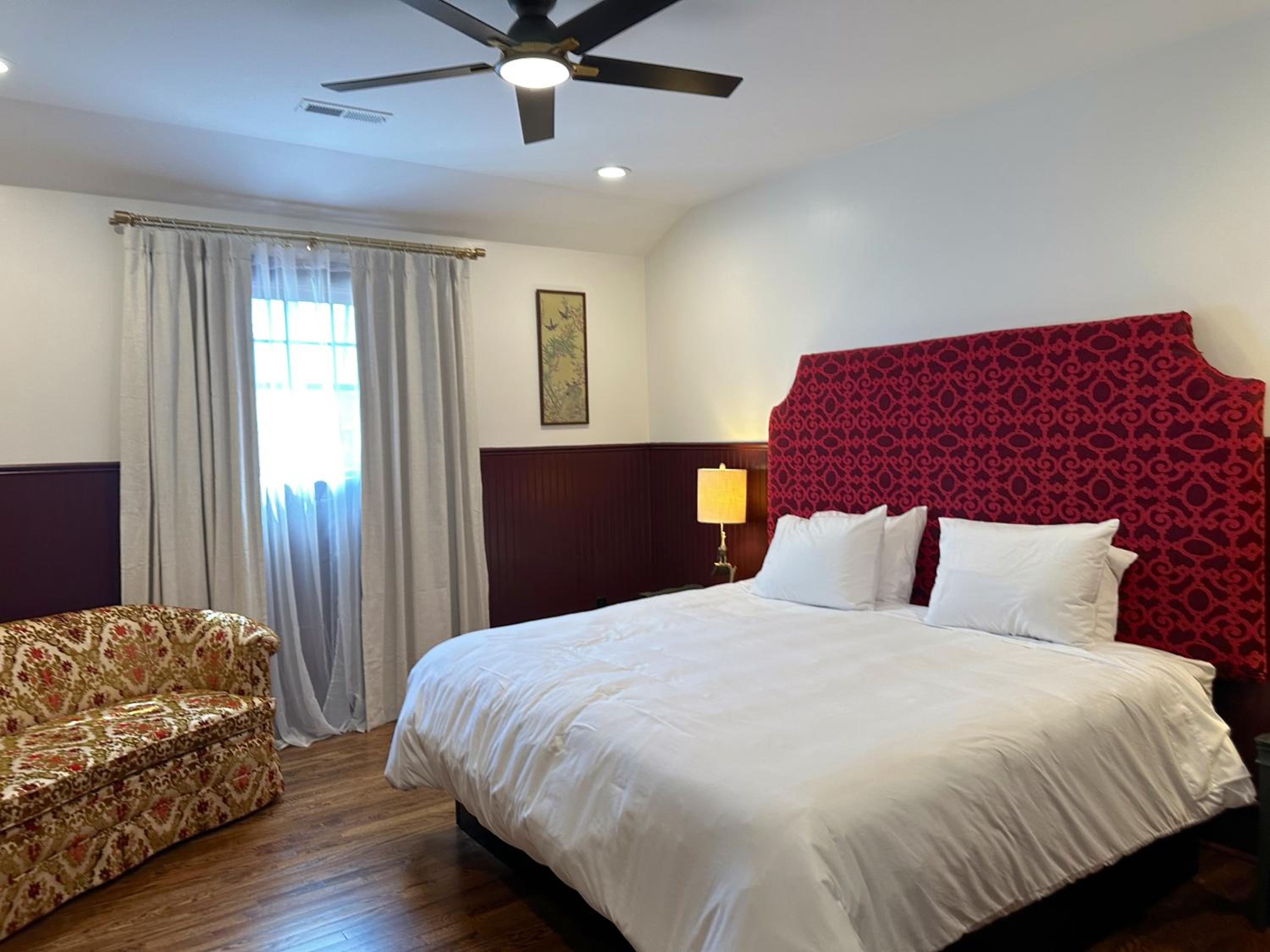 Standard King Room photo 1