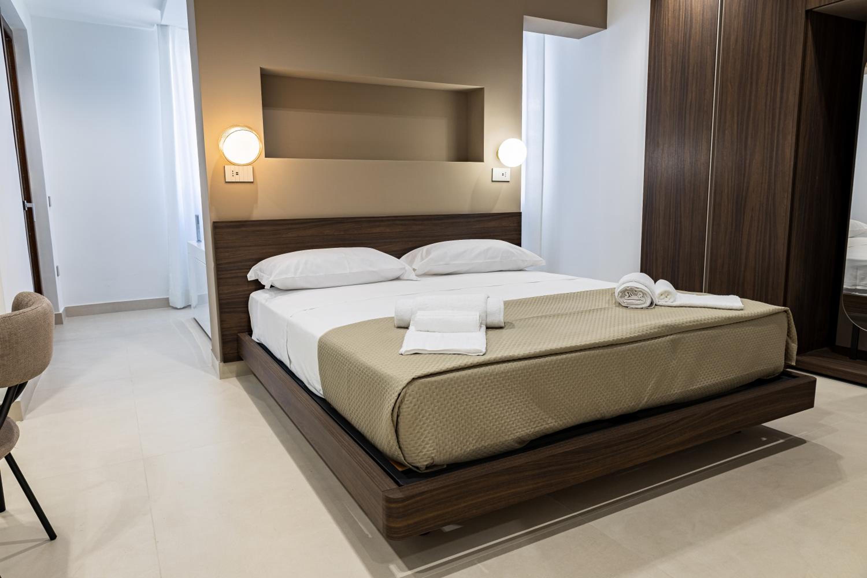 Deluxe Suite with Spa Bath