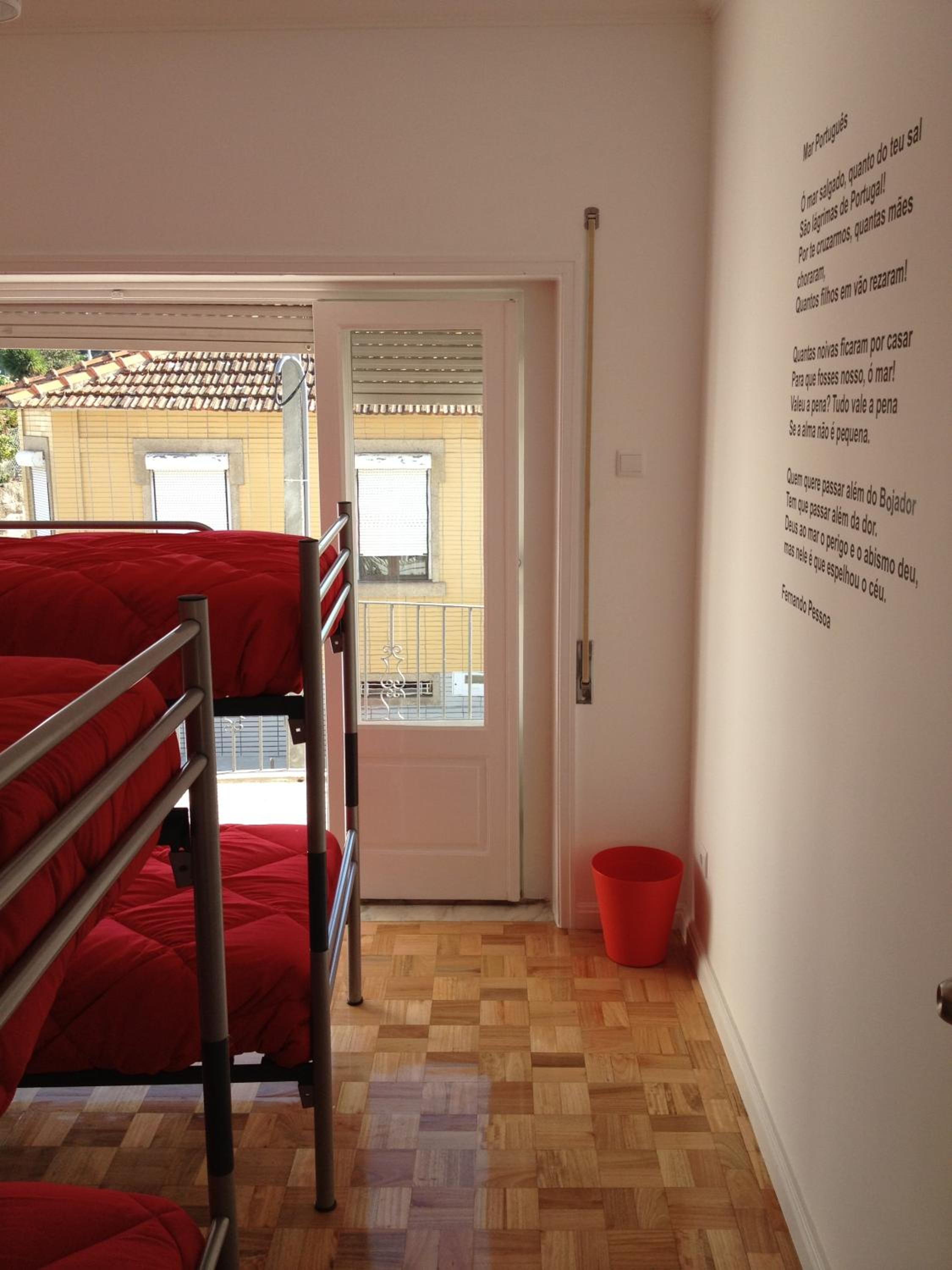 Bed in 4-Bed Mixed Dormitory Room photo 3