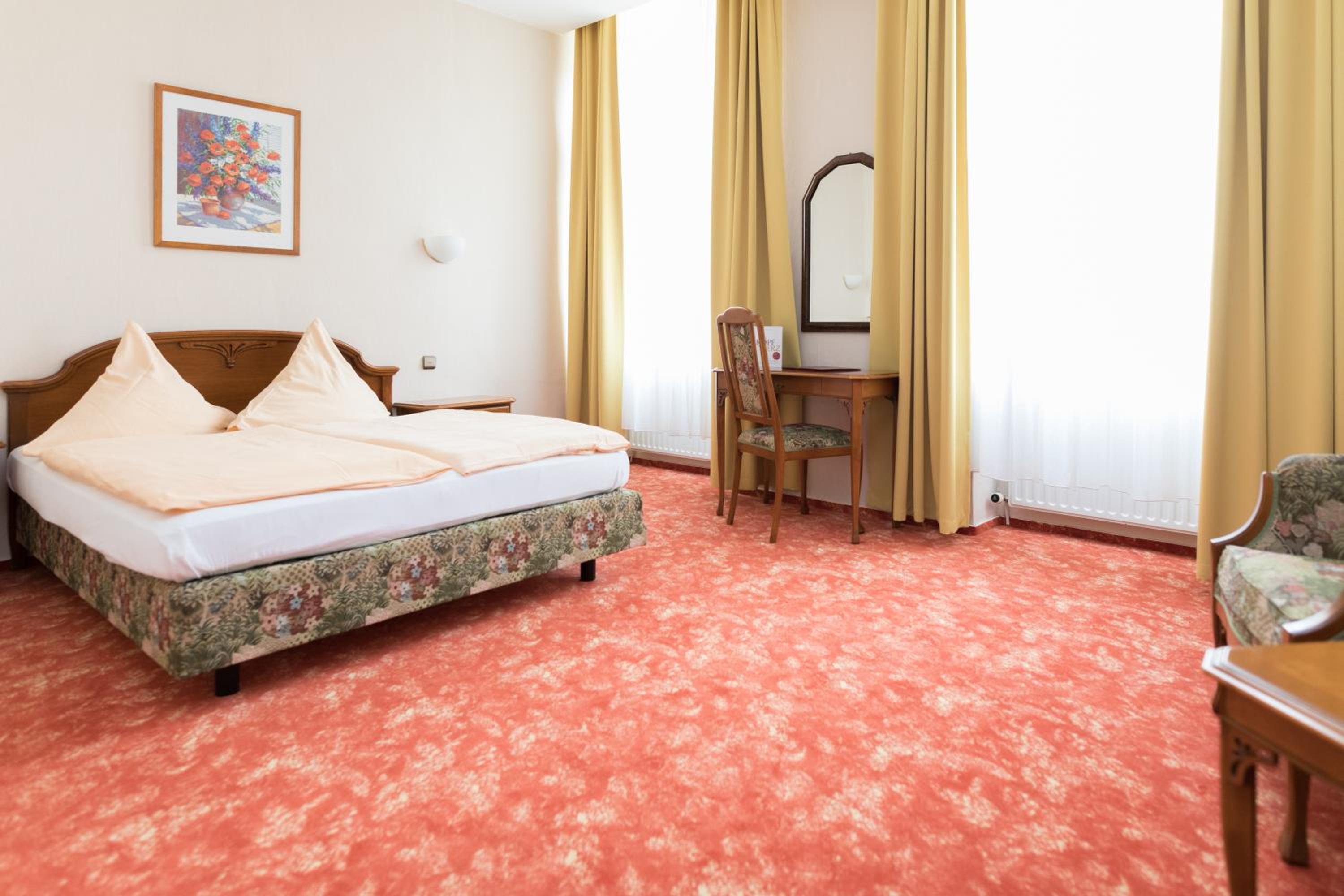 Double Room - Photo 11