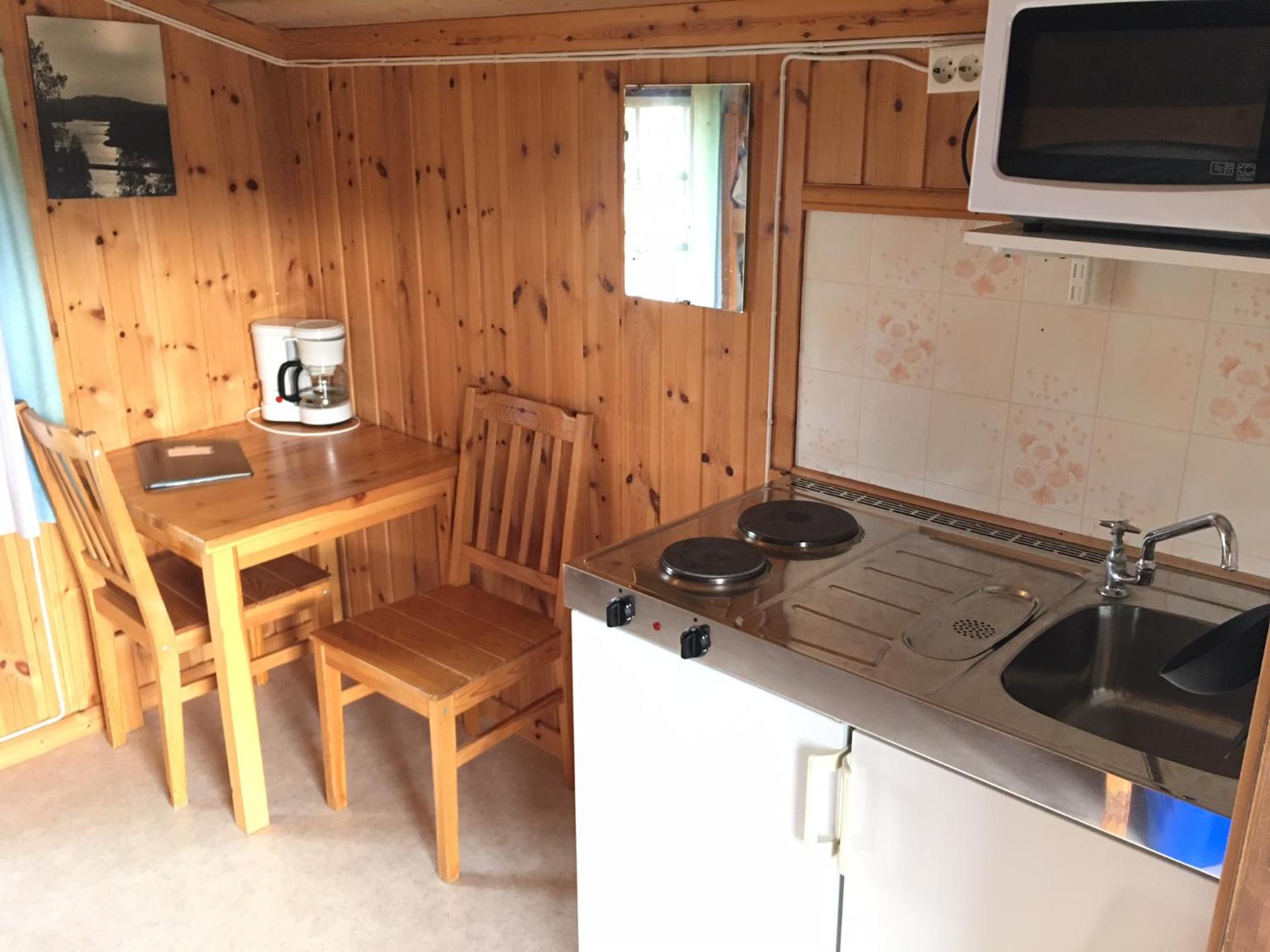 Small Twin Room - Photo 3
