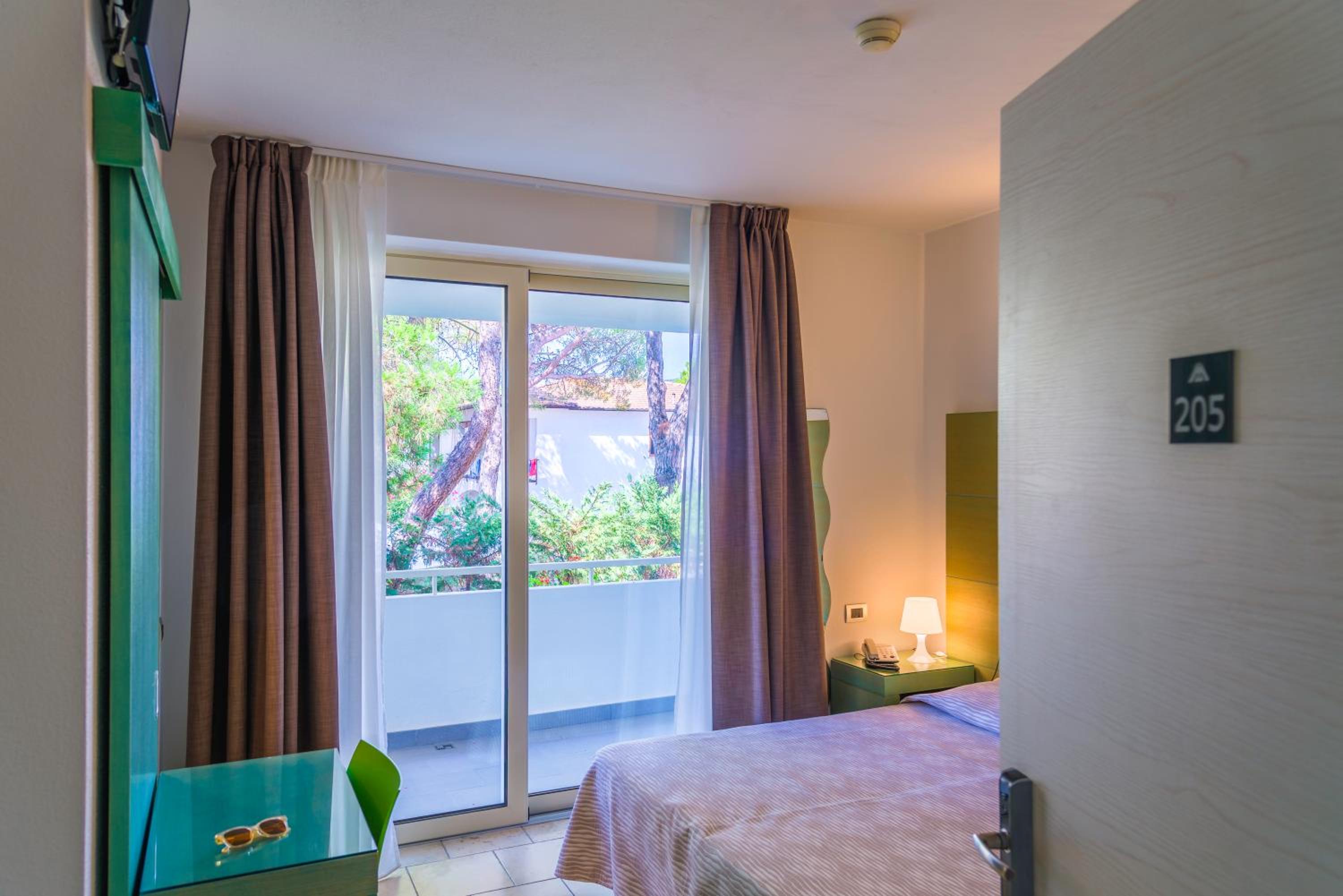 Double or Twin Room with Balcony photo 2