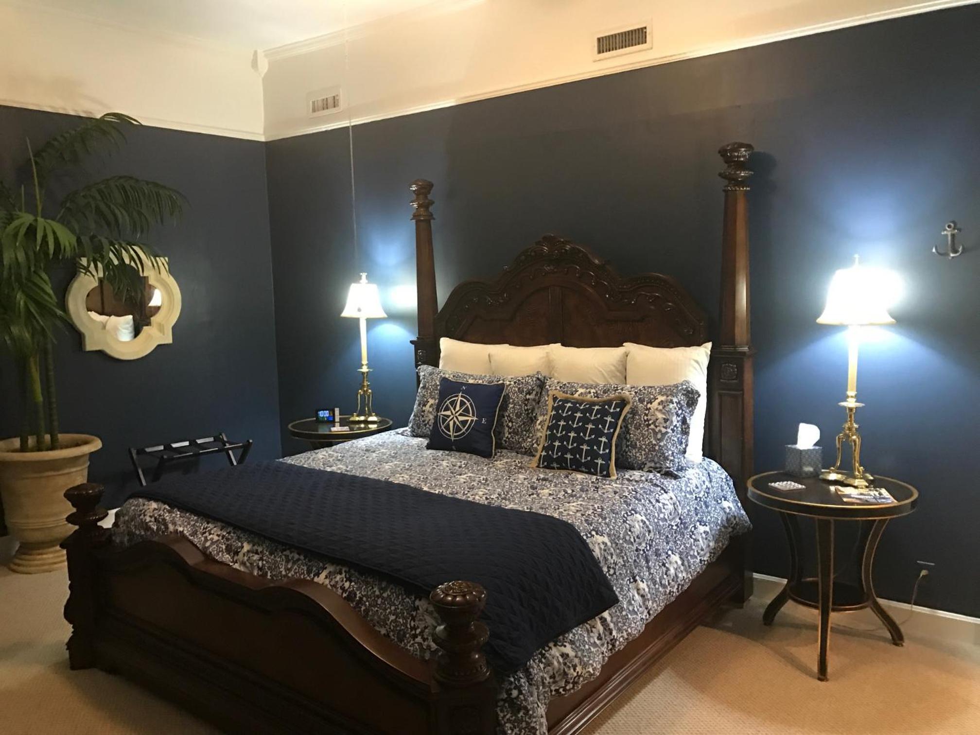 Deluxe King Suite - Photo 2