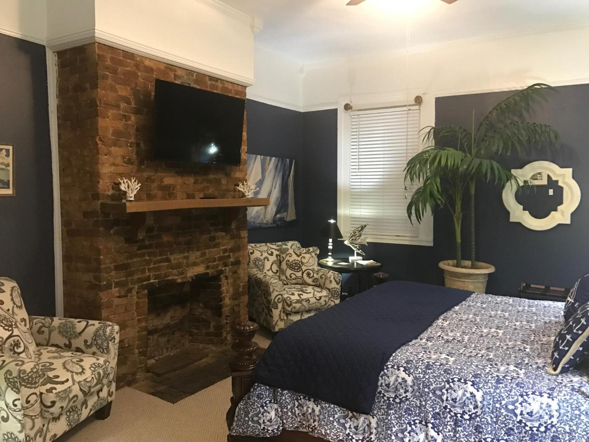 Deluxe King Suite - Photo 4