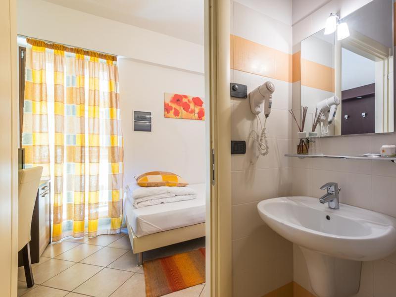 Large Single Room photo 1