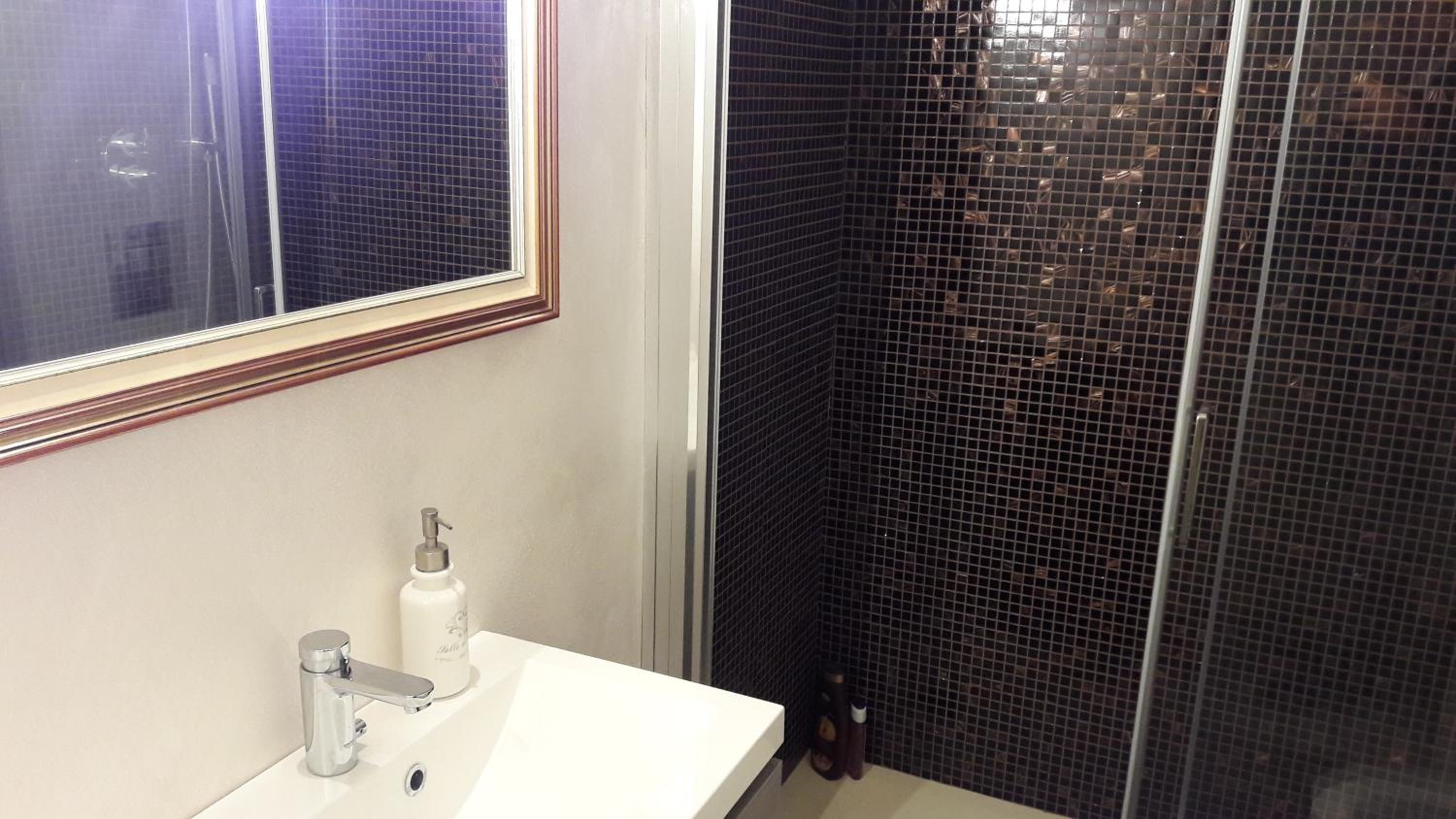 Superior Triple Room with Private Bathroom - Photo 38