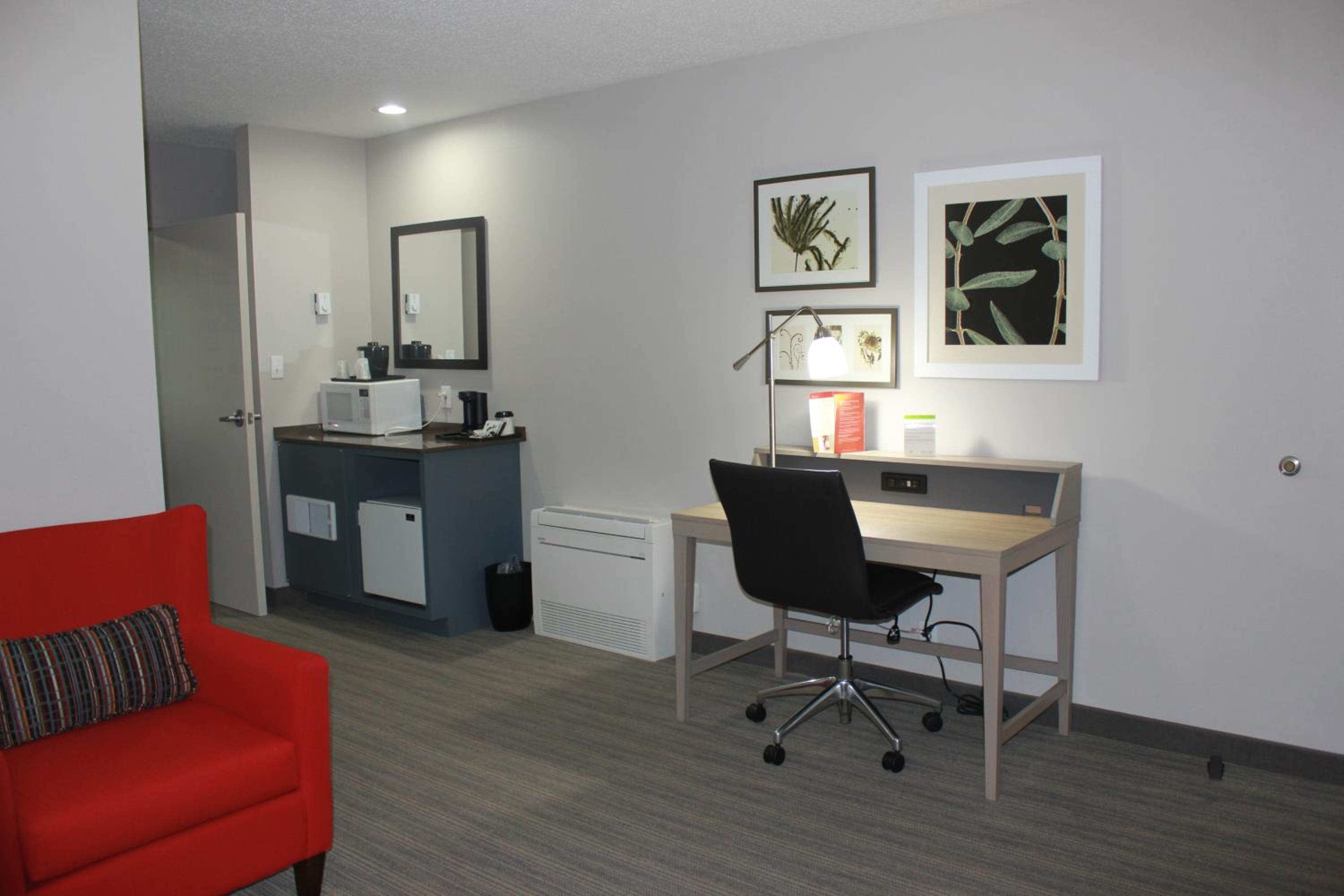 One-Bedroom King Suite with Sofa Bed - Photo 2