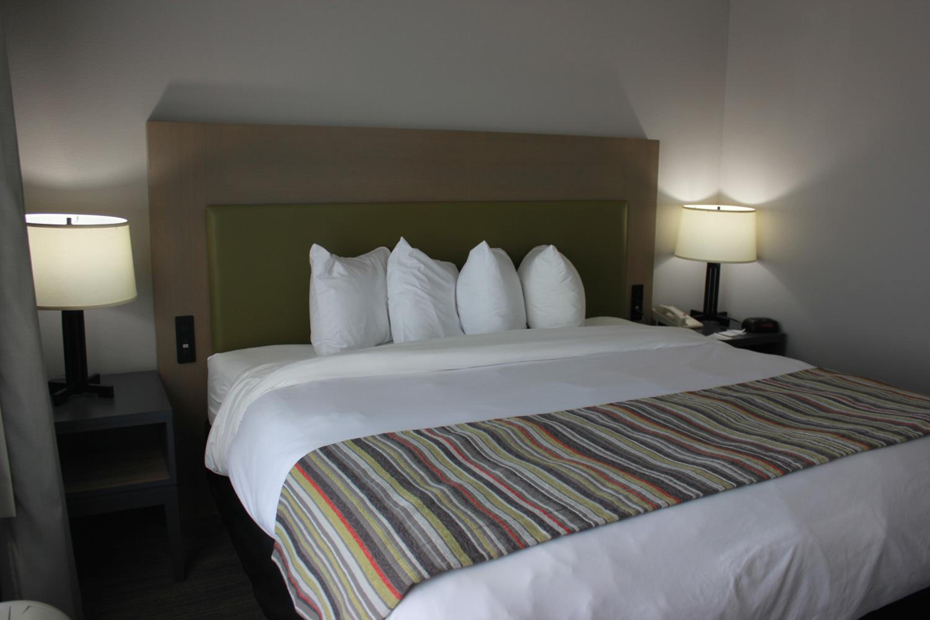 One-Bedroom King Suite with Sofa Bed - Photo 7
