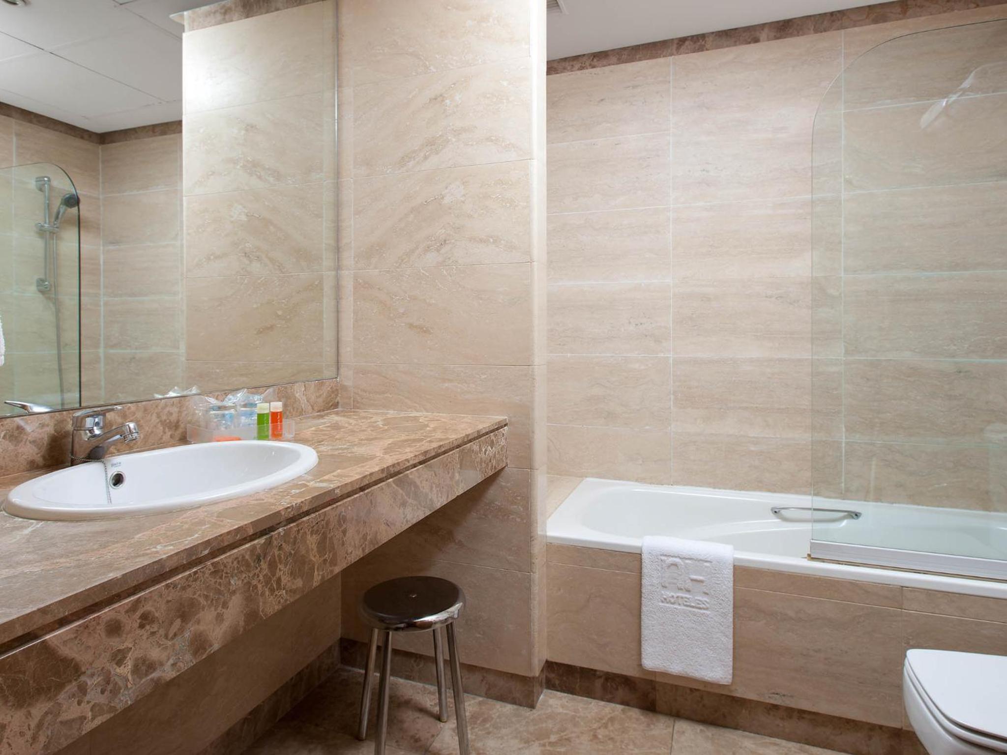 Double or Twin Room - Photo 4