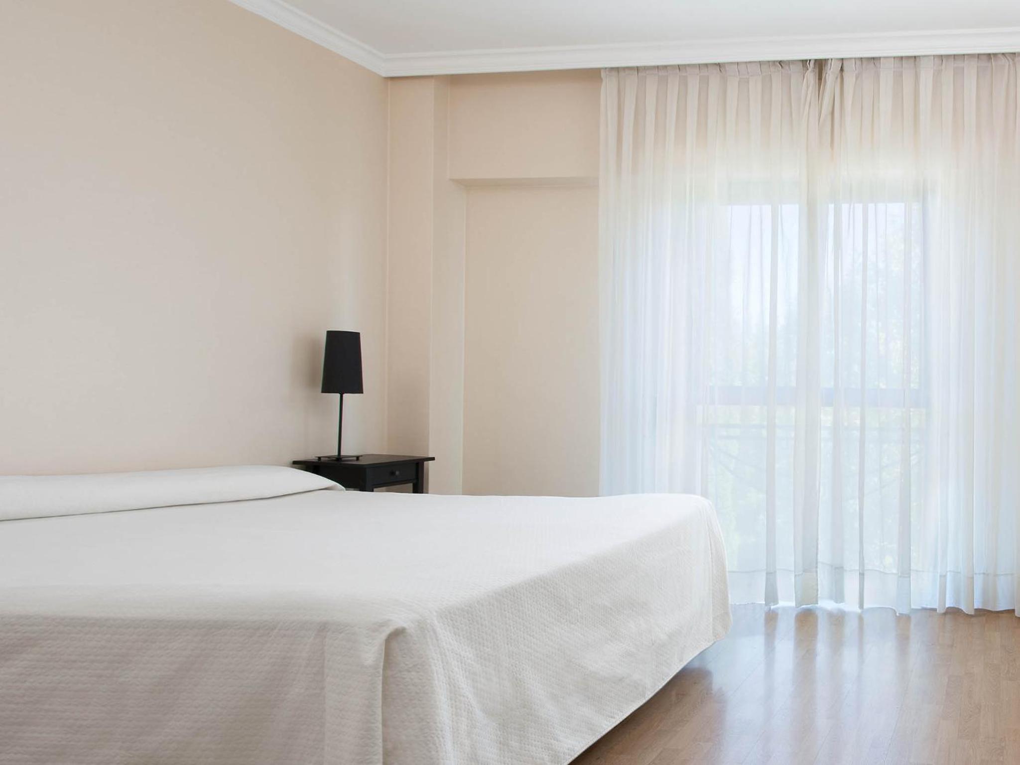One-Bedroom Apartment (1 - 2 Adults) - Photo 3